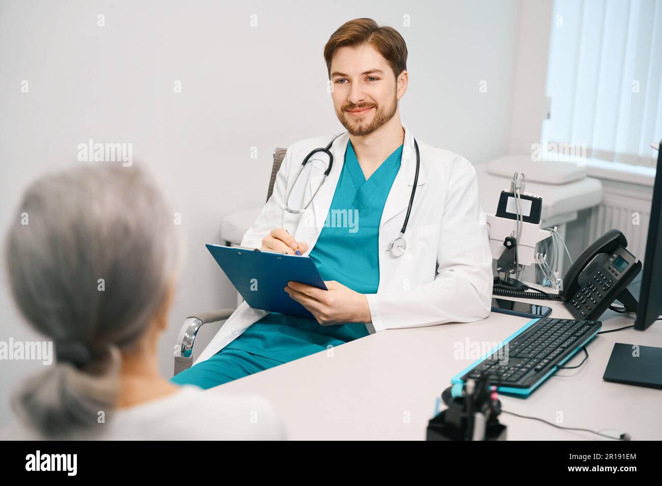 Old woman patient communicates hi-res stock photography and images - Alamy
