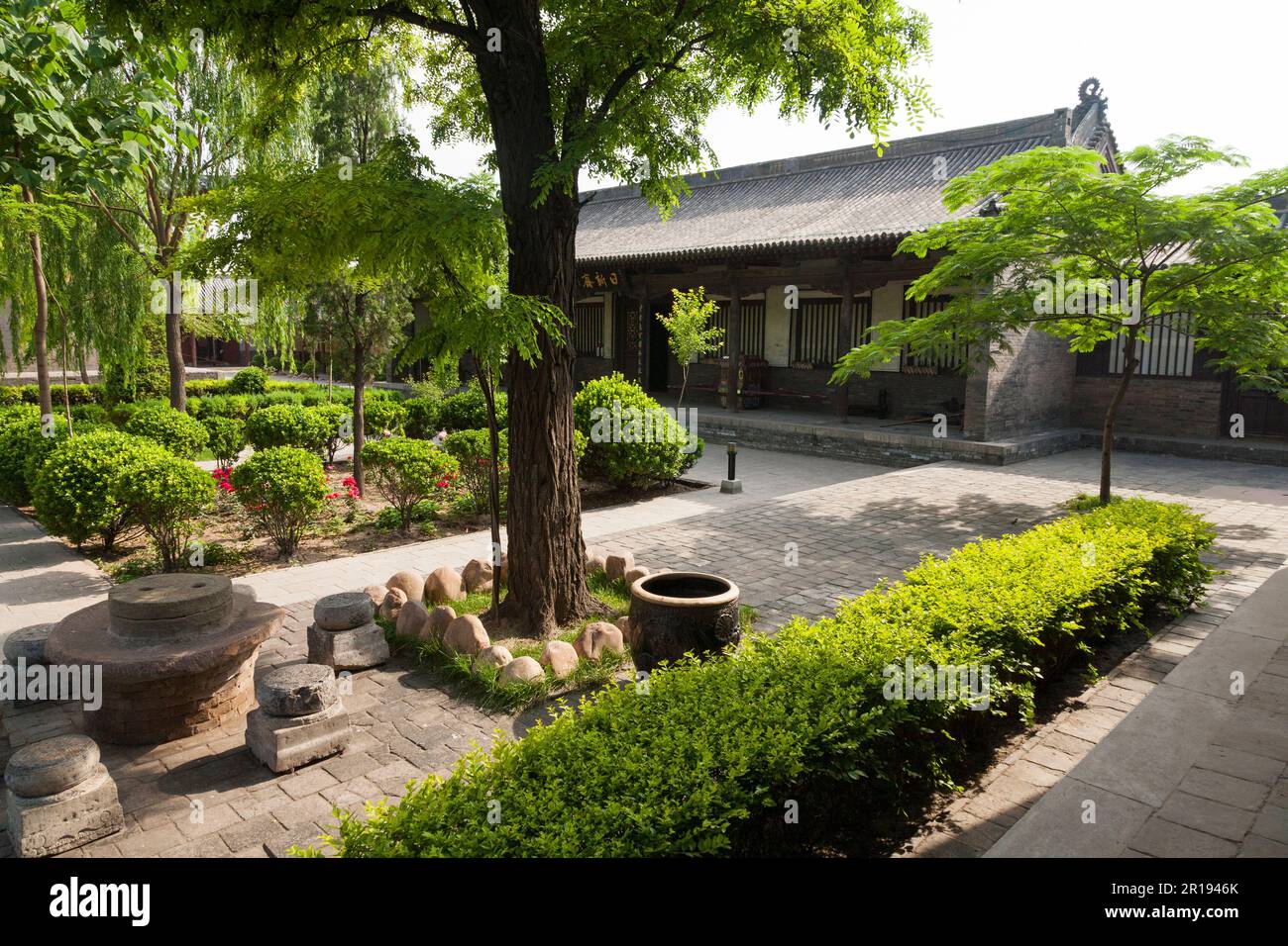 Beautiful garden and building / buildings in grounds of The Pingyao Confucian Temple situated in old town Pingyao, Jinzhong, Shanxi, PRC. China. (125) Stock Photo