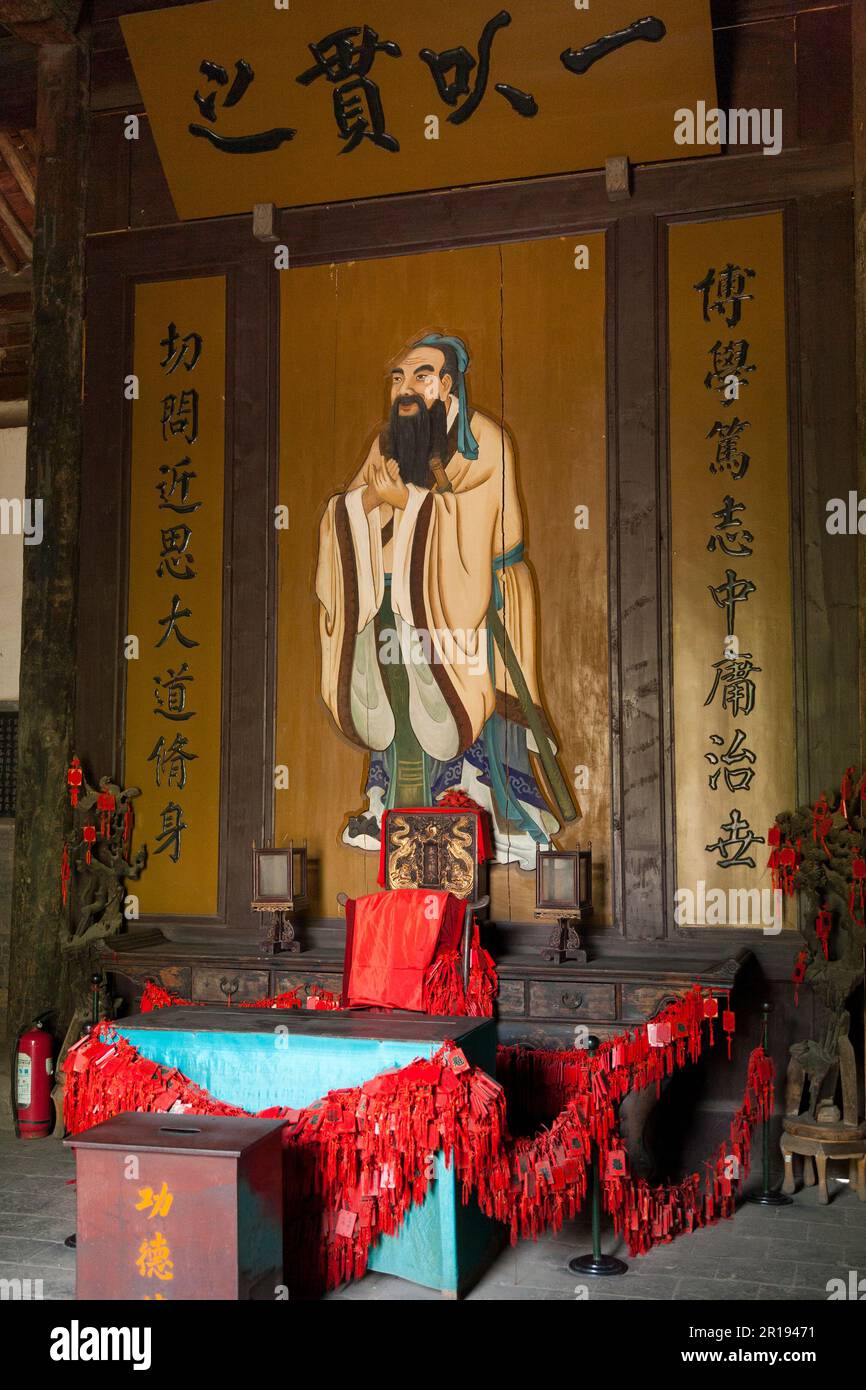 Self improvement slogans surround a portrait (presumably of Confucius) painting at Confucian Temple situated Pingyao Ancient city, Jinzhong, Shanxi, PRC. China. (125) Stock Photo