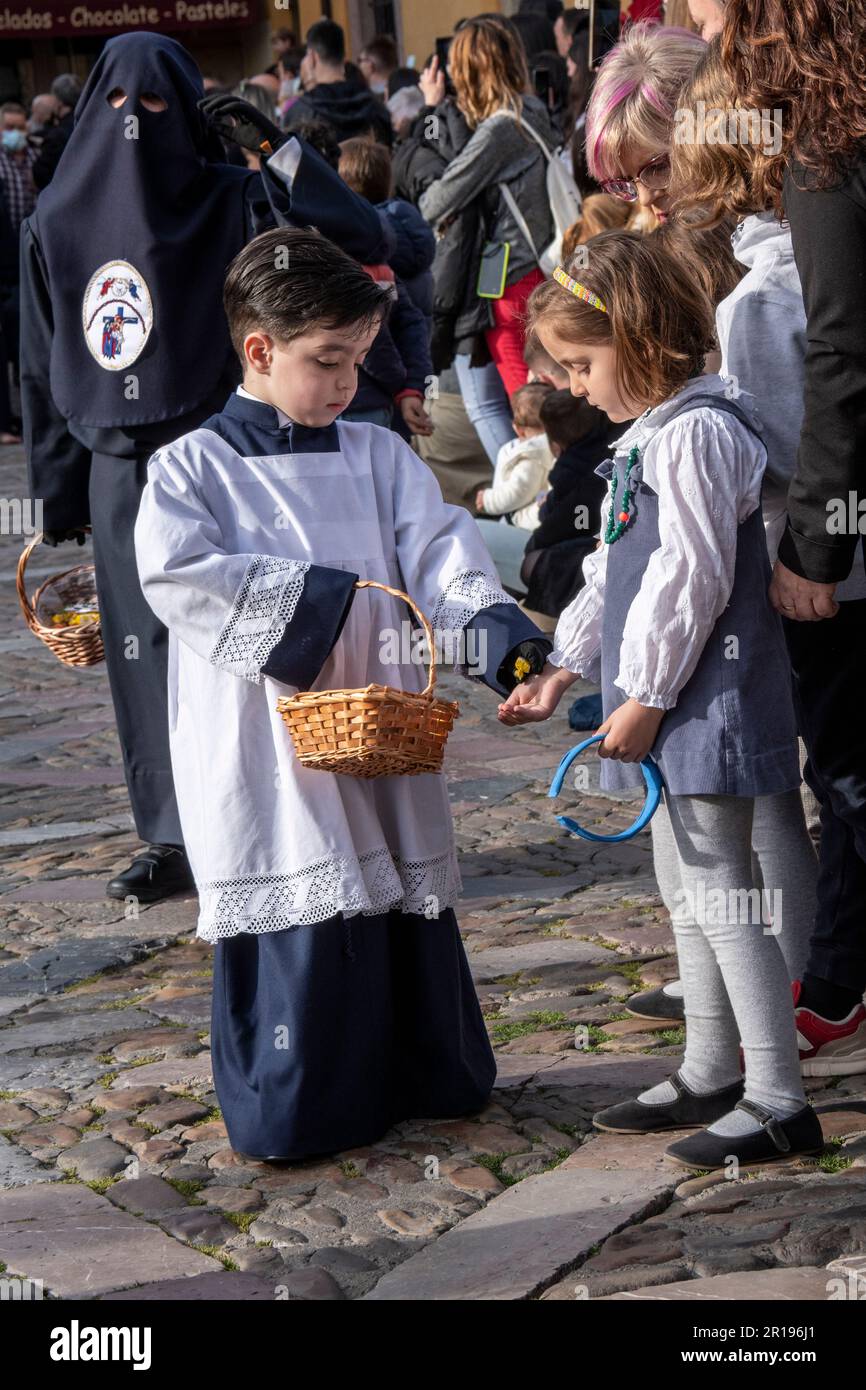 Members of the Brotherhood of Jesus in the Sacrament and Holy Mary of Mercy, Amparo de los Leoneses carry a Paso during Semana Santa, Leon, Spain Stock Photo