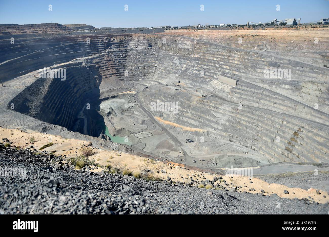 Gaborone. 11th May, 2023. This photo taken on May 11, 2023 shows the open pit of Jwaneng Mine, which is about 160km southwest of Gaborone, Botswana. Democratic Republic of the Congo (DRC) President Felix Tshisekedi has praised Botswana for its management of the diamond industry and value chain to the best interest of its citizens. TO GO WITH '(Special for CAFS) DRC president says impressed by Botswana's diamond industry management' Credit: Tshekiso Tebalo/Xinhua/Alamy Live News Stock Photo