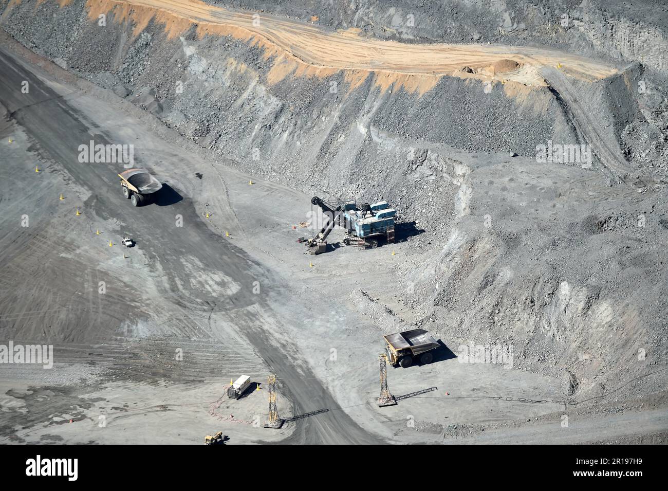 Gaborone, Botswana. 11th May, 2023. Trucks line up to be loaded with rocks at the Jwaneng Mine open pit, which is about 160 km southwest of Gaborone, Botswana, May 11, 2023. Democratic Republic of the Congo (DRC) President Felix Tshisekedi has praised Botswana for its management of the diamond industry and value chain to the best interest of its citizens.TO GO WITH '(Special for CAFS) DRC president says impressed by Botswana's diamond industry management' Credit: Tshekiso Tebalo/Xinhua/Alamy Live News Stock Photo