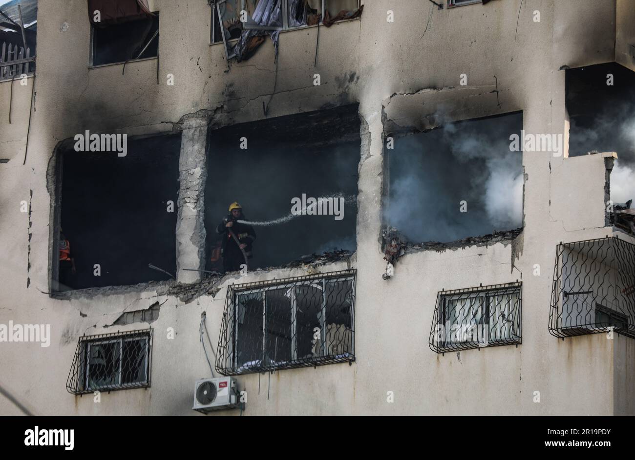 Palestinian civil defence hi-res stock photography and images - Alamy