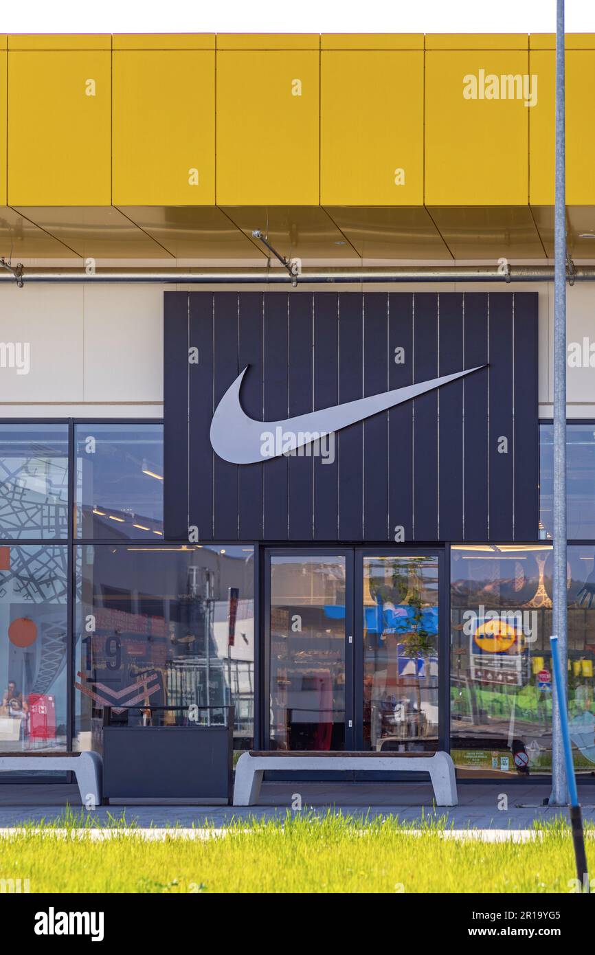 Nike store entrance hi-res stock photography and images - Alamy