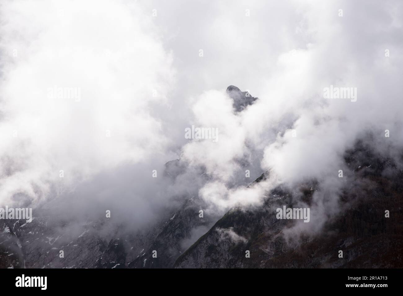 le montagne delle dolomiti con nuvole Stock Photo