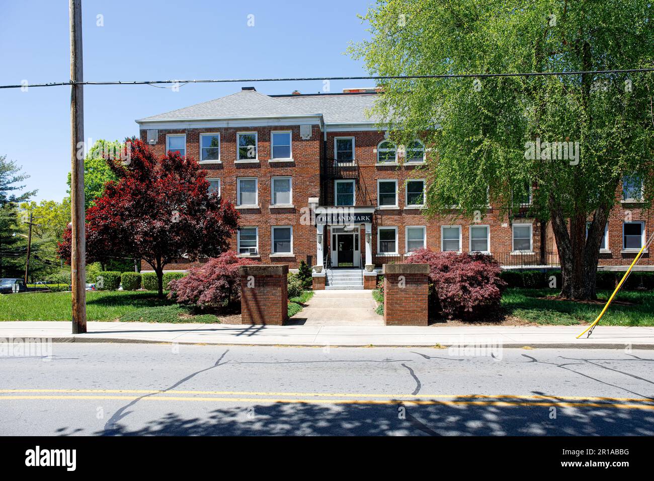 WAYNESVILLE, NC, USA4 MAY 2023 The Landmark condominiums Stock Photo