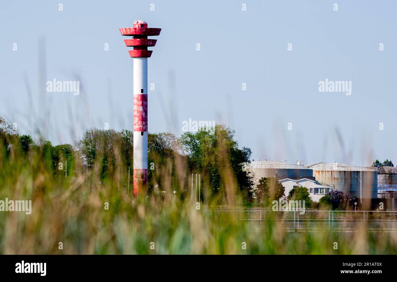 Nordenham, Germany. 12th May, 2023. The rear light Nordenham stands at the bank of the river Weser in sunny weather. Credit: Hauke-Christian Dittrich/dpa/Alamy Live News Stock Photo