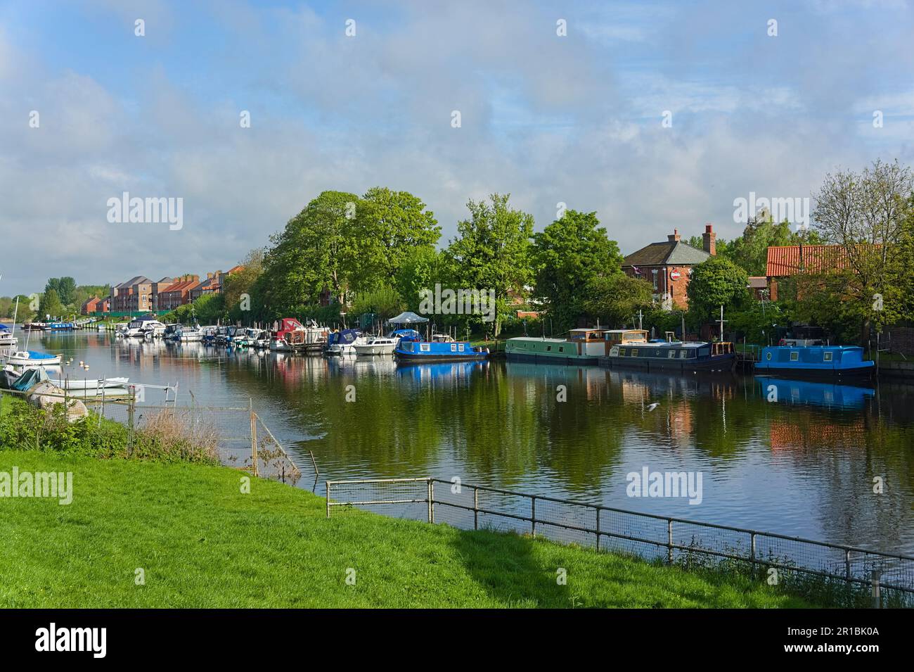 motor boats moored on the river Witham marina near the Sluice Bridge Stock Photo