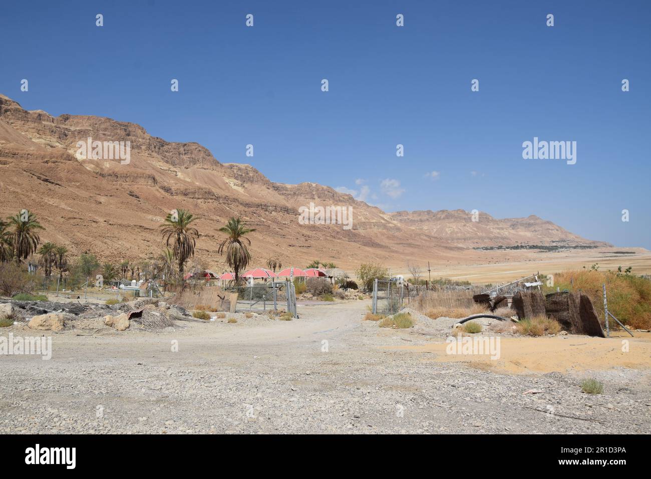 Receding coastline and dangerous sinkholes - Ein Gedi Beach, Dead Sea ...