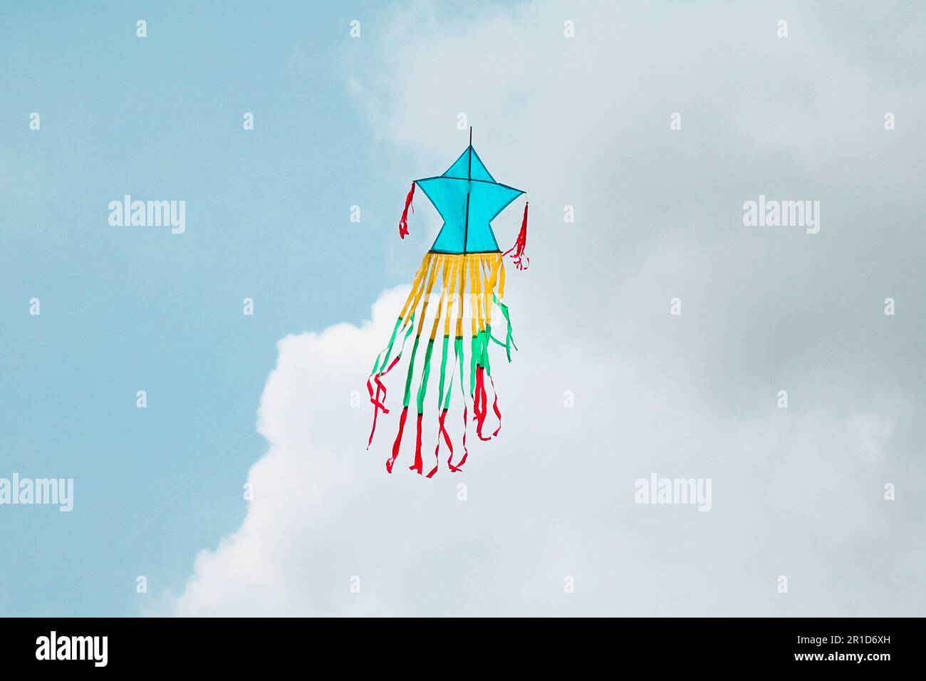 Flying objects hi-res stock photography and images - Alamy
