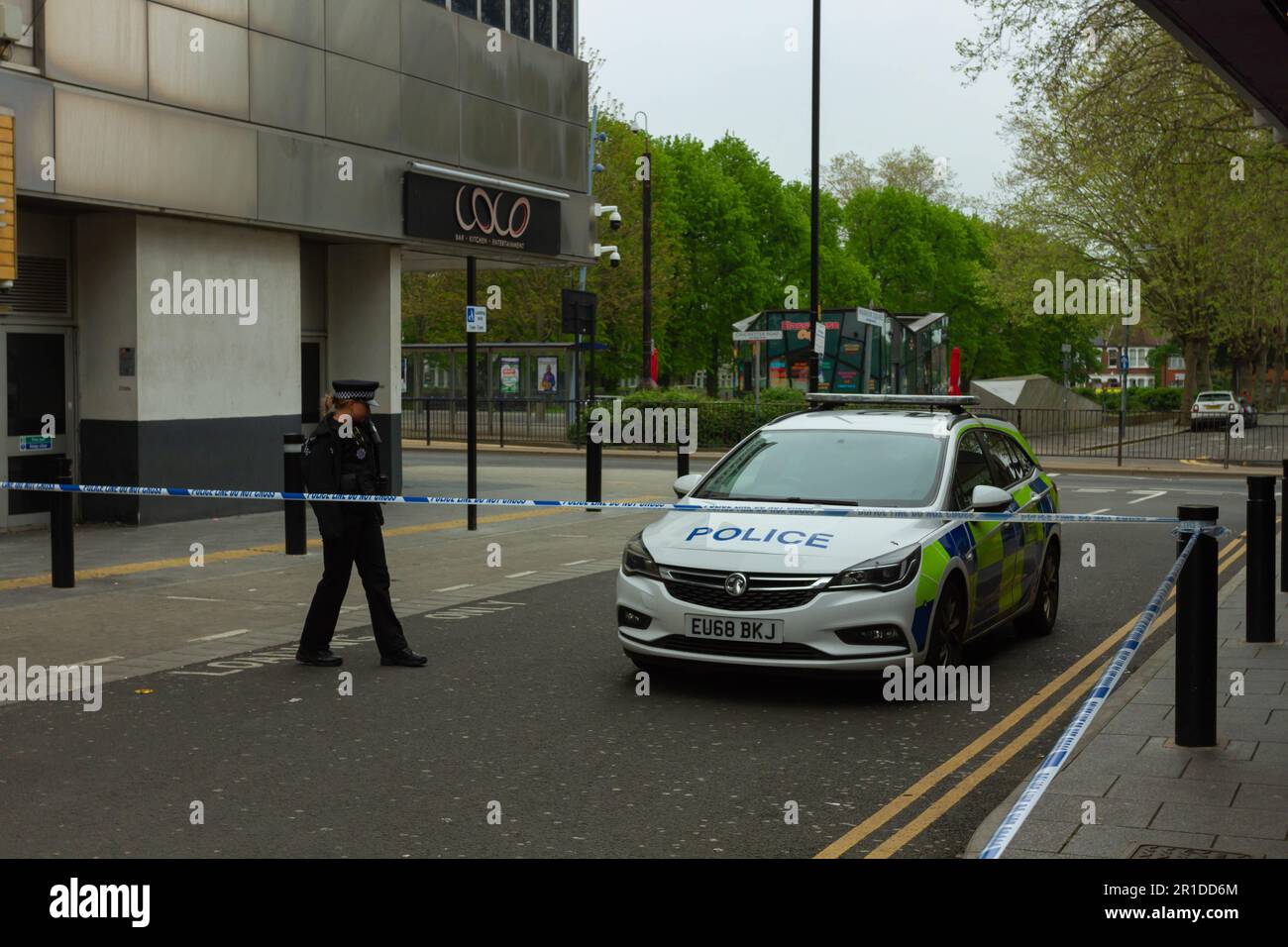 Southend-on-Sea, Essex, Britain. Essex Police continue an ongoing investigation in the city centre at Warrior Square, Southend, Essex after an incident and an area remains taped off this morning with Police Officers continuing to maintain a presence at the scene. In the past several residents have made complaints about several violent incidents and fights in this area. Helen Cowles / Alamy Live News Stock Photo