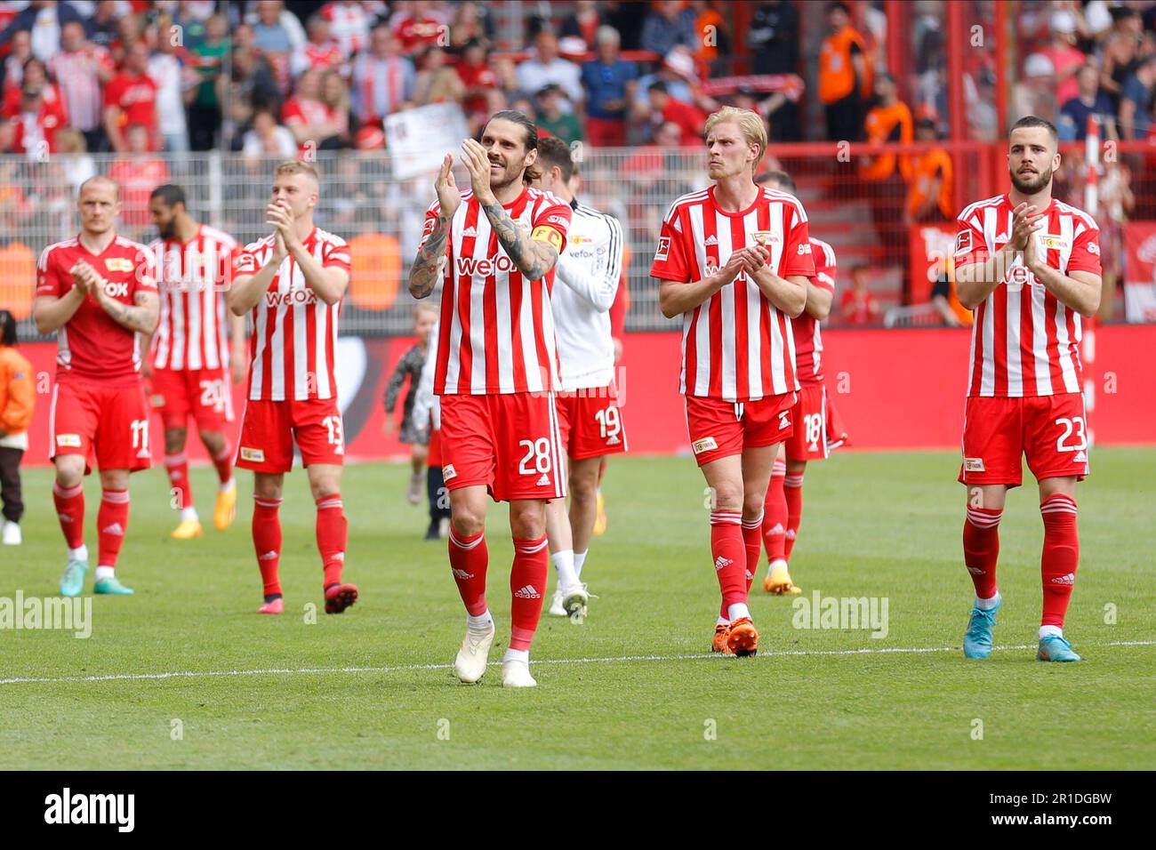 Berlin, Germany. 13th May, 2023. Union berlin squad celebrate their victory. Christopher Trimmel from 1. FC Union Berlin, Niko Gießelmann from 1. FC Union Berlin, András Schäfer from 1. FC Union Berlin in the photo. on 13 May, 2023 at An der alten Forsterei, Berlin, Germany. During the game between 1. FC Union Berlin Vs SC Freiburg, Round 32, Bundesliga. ( Credit: Iñaki Esnaola/Alamy Live News Stock Photo