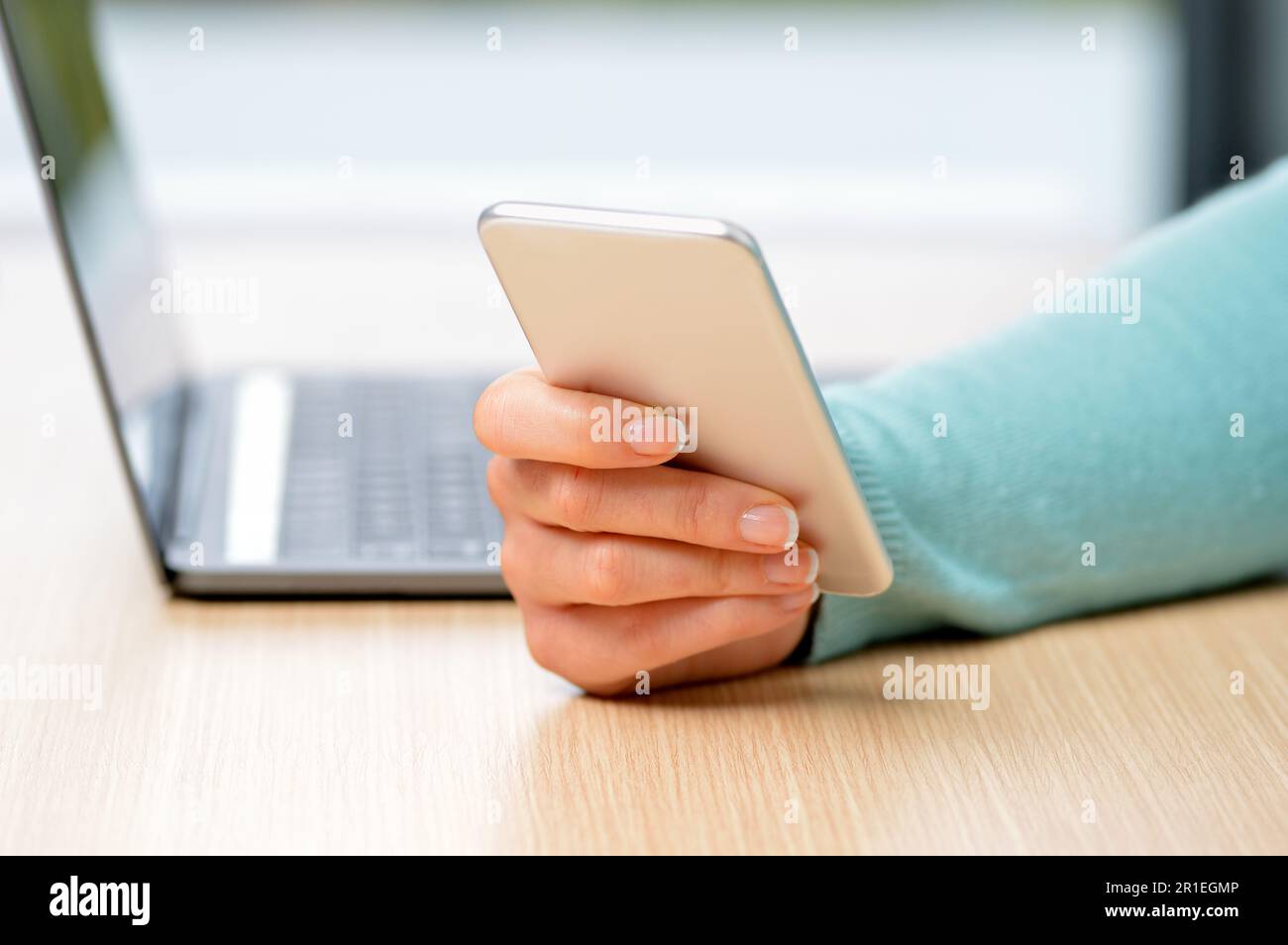 Teen girl playing on smartphone hi-res stock photography and images - Alamy