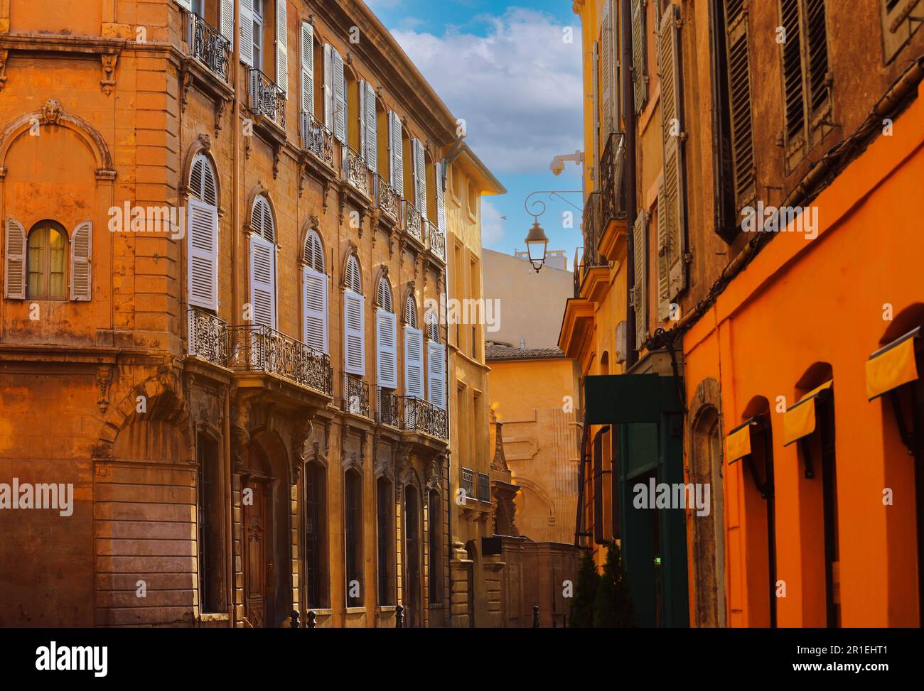 House facade in provence hi-res stock photography and images - Alamy