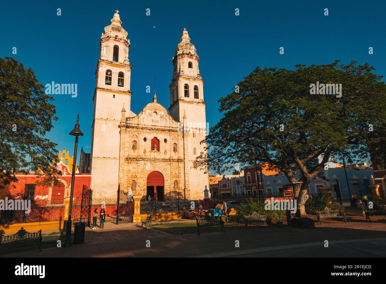 Sun sets over the Catedral de Nuestra Señora de la Inmaculada Concepción in Plaza de la Independencia, Campeche, Mexico Stock Photo