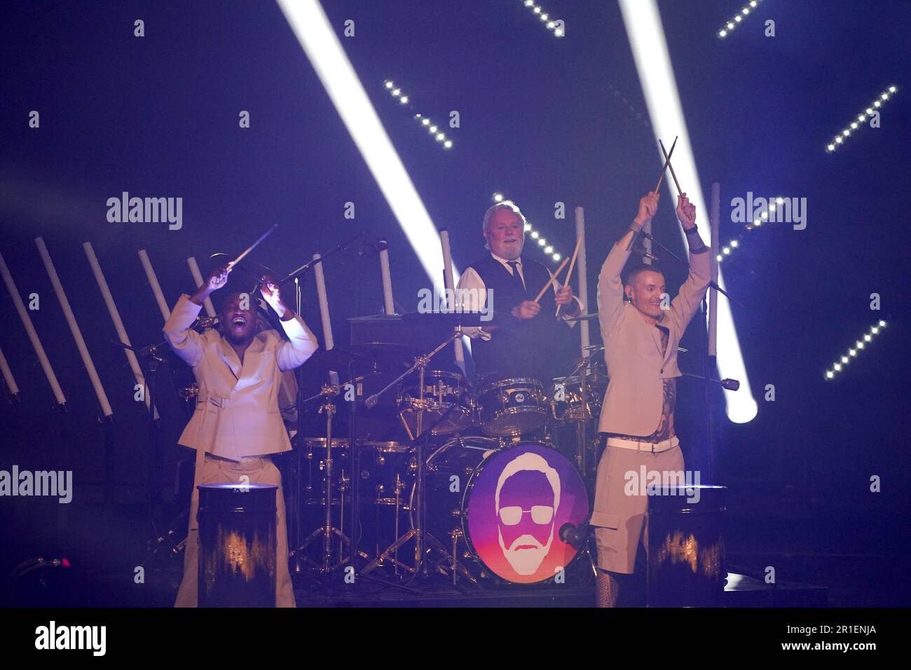 Queen drummer Roger Taylor plays with Sam Ryder during the interval at