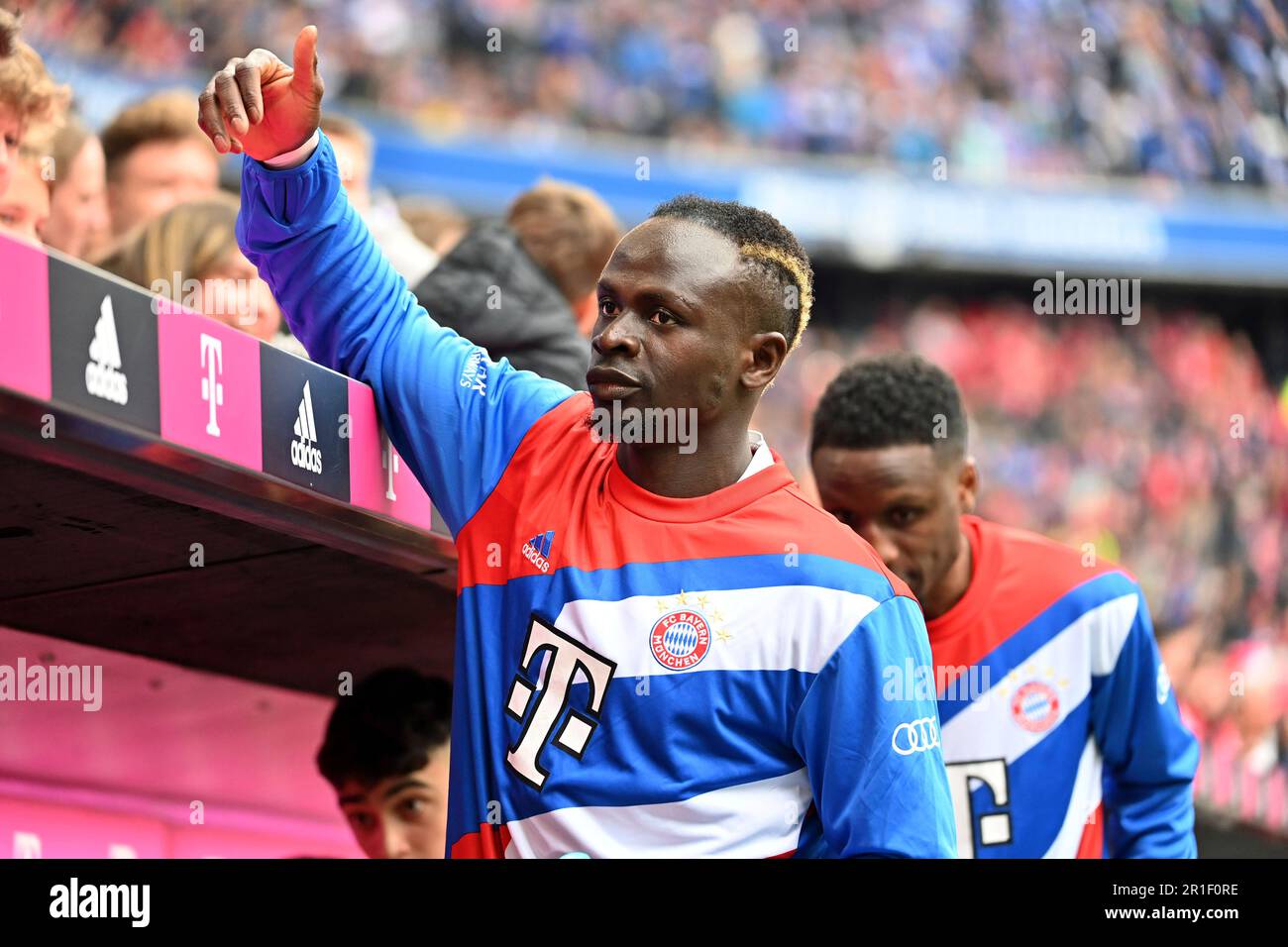 Sadio mane bayern munich bench hi-res stock photography and images - Alamy