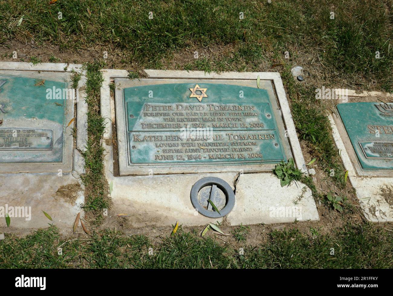 Los Angeles, California, USA 12th May 2023 Actor Peter Tomarken Grave