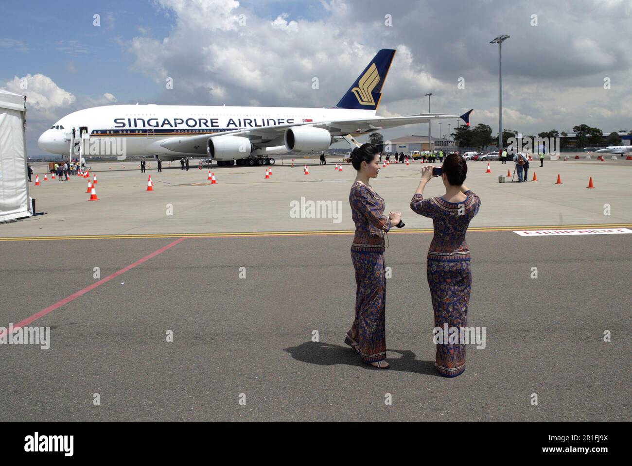 Singapore Airlines flight stewardesses pose in front of the A380 at ...