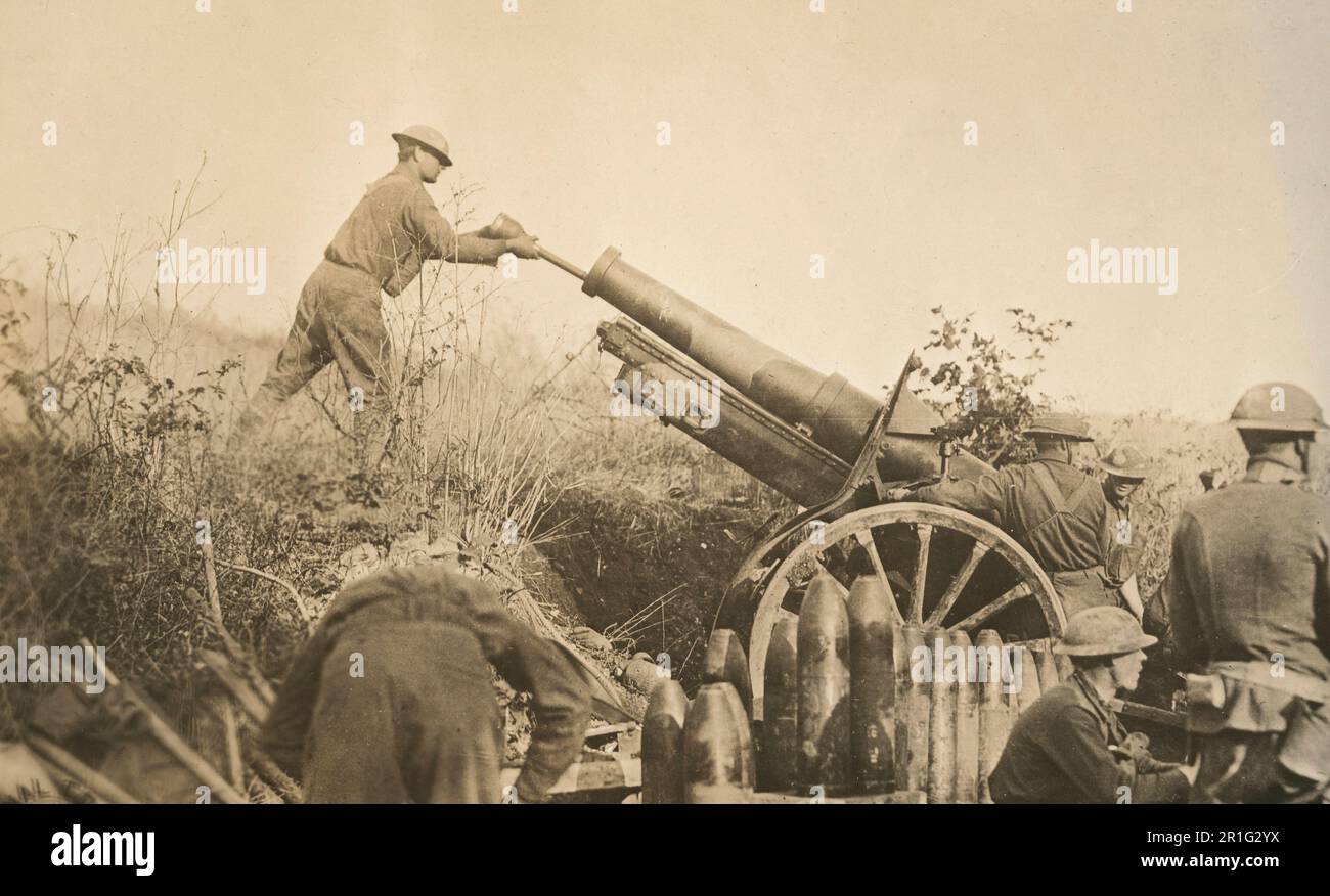 Archival Photo: American 155 mm artillery cooperating with the 29th Division in position on road just taken from the Germans. Battery A 324th artillery, 158th Brigade in France ca. 1917-1918 Stock Photo