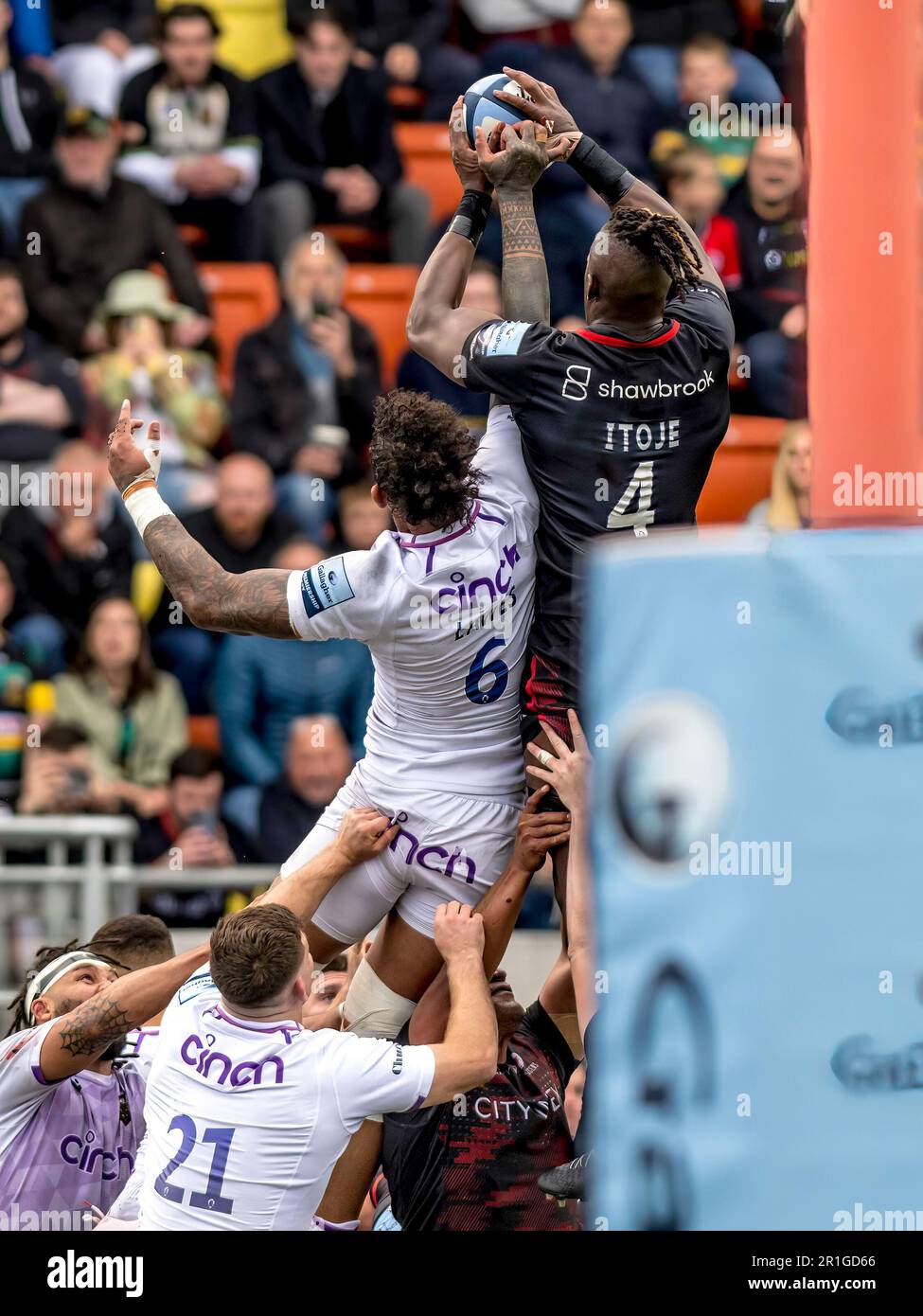 London, UK. 13th May, 2023. Maro Itoje of Saracens and Courtney Lawes of Northampton Saints challenge for the line out ball during the Gallagher Premiership Rugby Play Off Semi Final match between Saracens and Northampton Saints at the Stonex Stadium, London, England on 13 May 2023. Photo by Phil Hutchinson. Editorial use only, license required for commercial use. No use in betting, games or a single club/league/player publications. Credit: UK Sports Pics Ltd/Alamy Live News Stock Photo