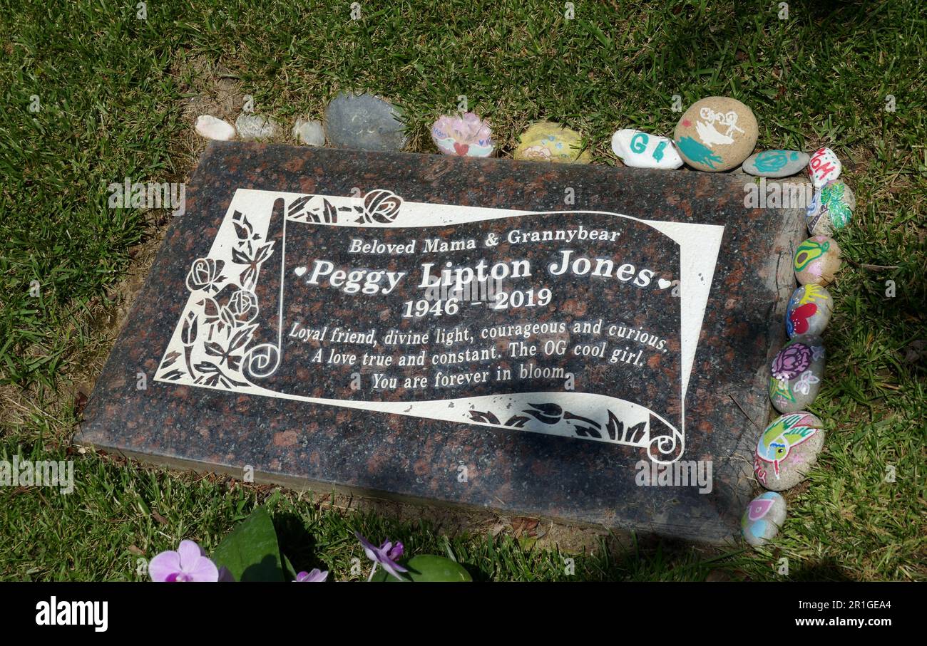 Los Angeles, California, USA 12th May 2023 Actress Peggy Lipton Grave