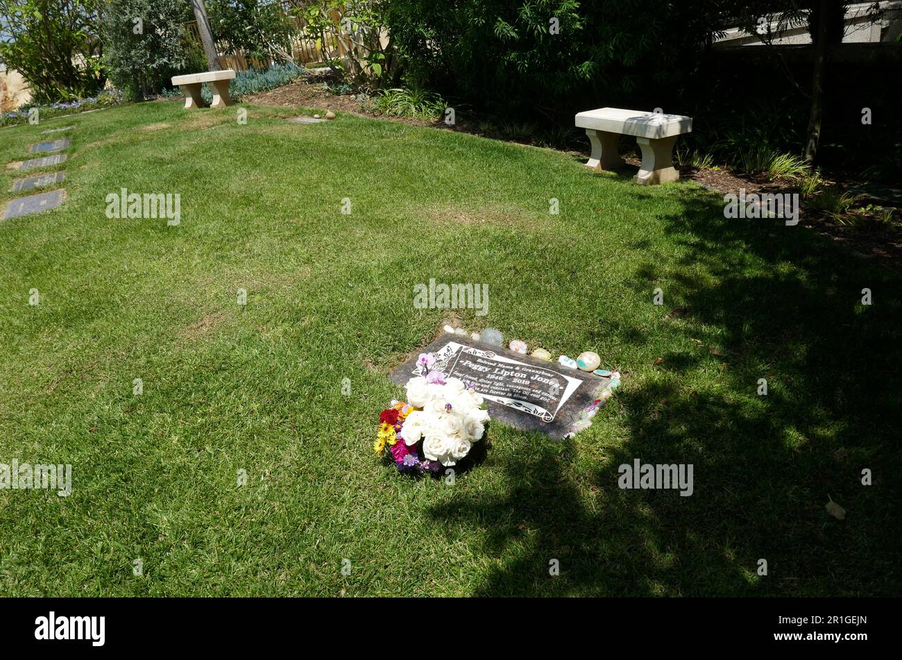 Los Angeles, California, USA 12th May 2023 Actress Peggy Lipton Grave