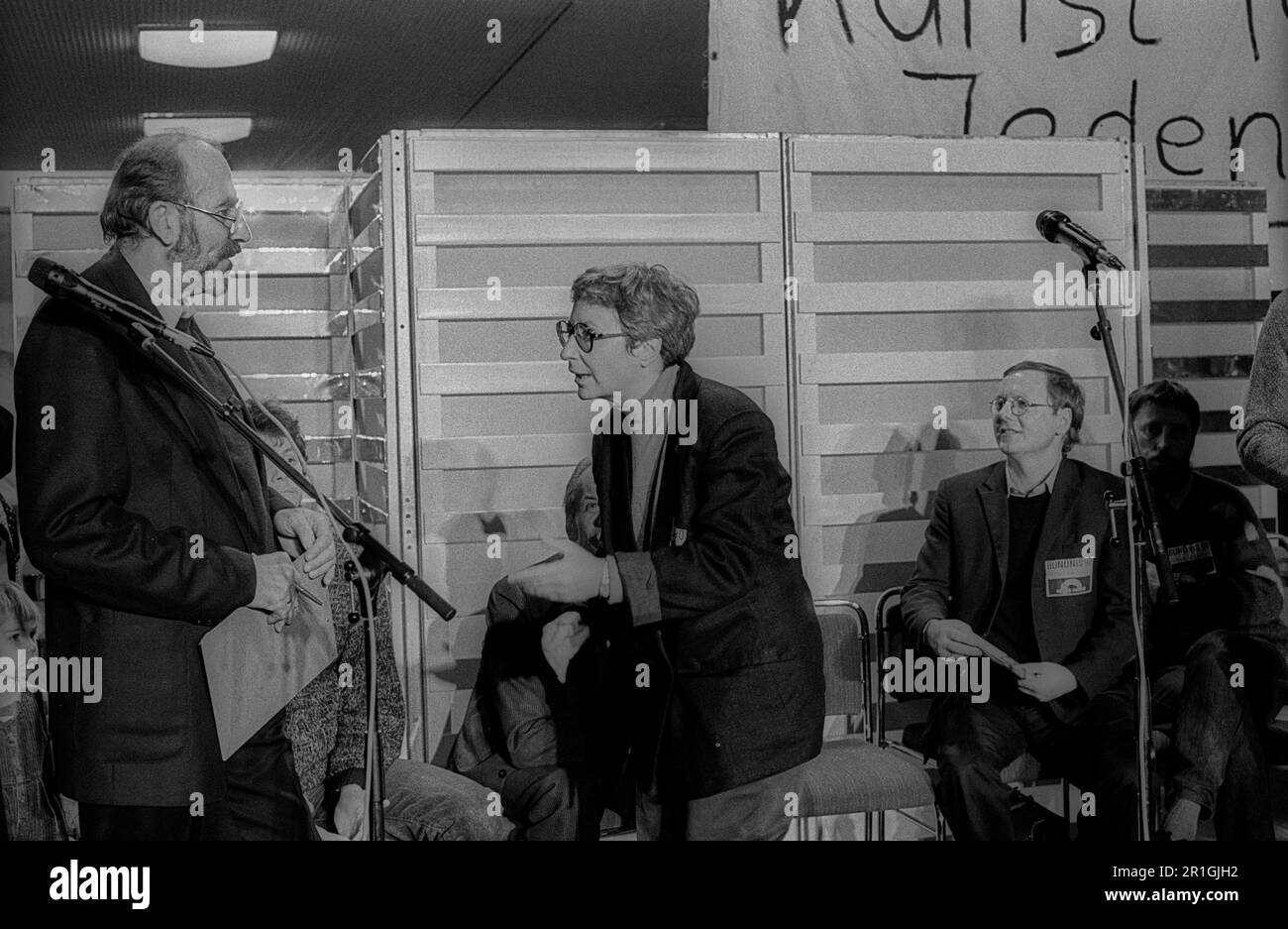 GDR, Berlin, 04.03.1990, demand for cultural use, Irene Runge (centre