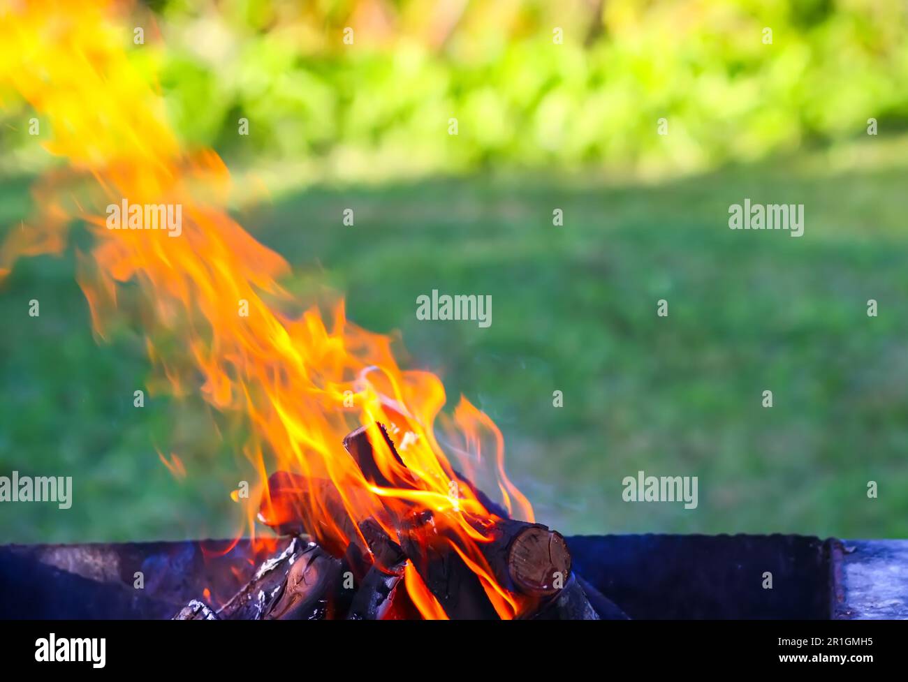 Fire people burning old grass hi-res stock photography and images - Alamy