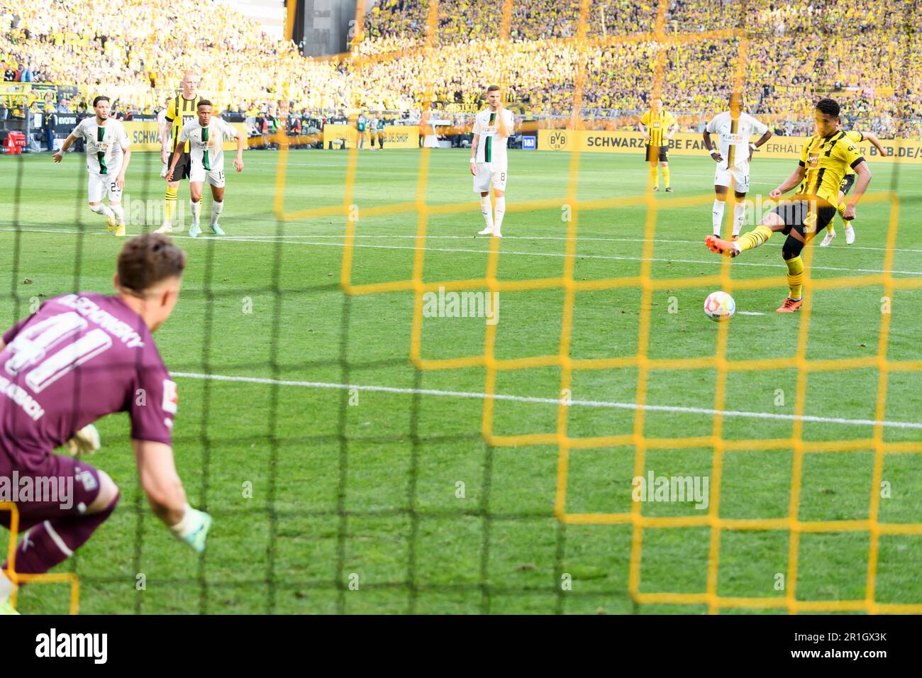 Com gol de Bellingham, Borussia Dortmund bate o Frankfurt e avança na  Bundesliga