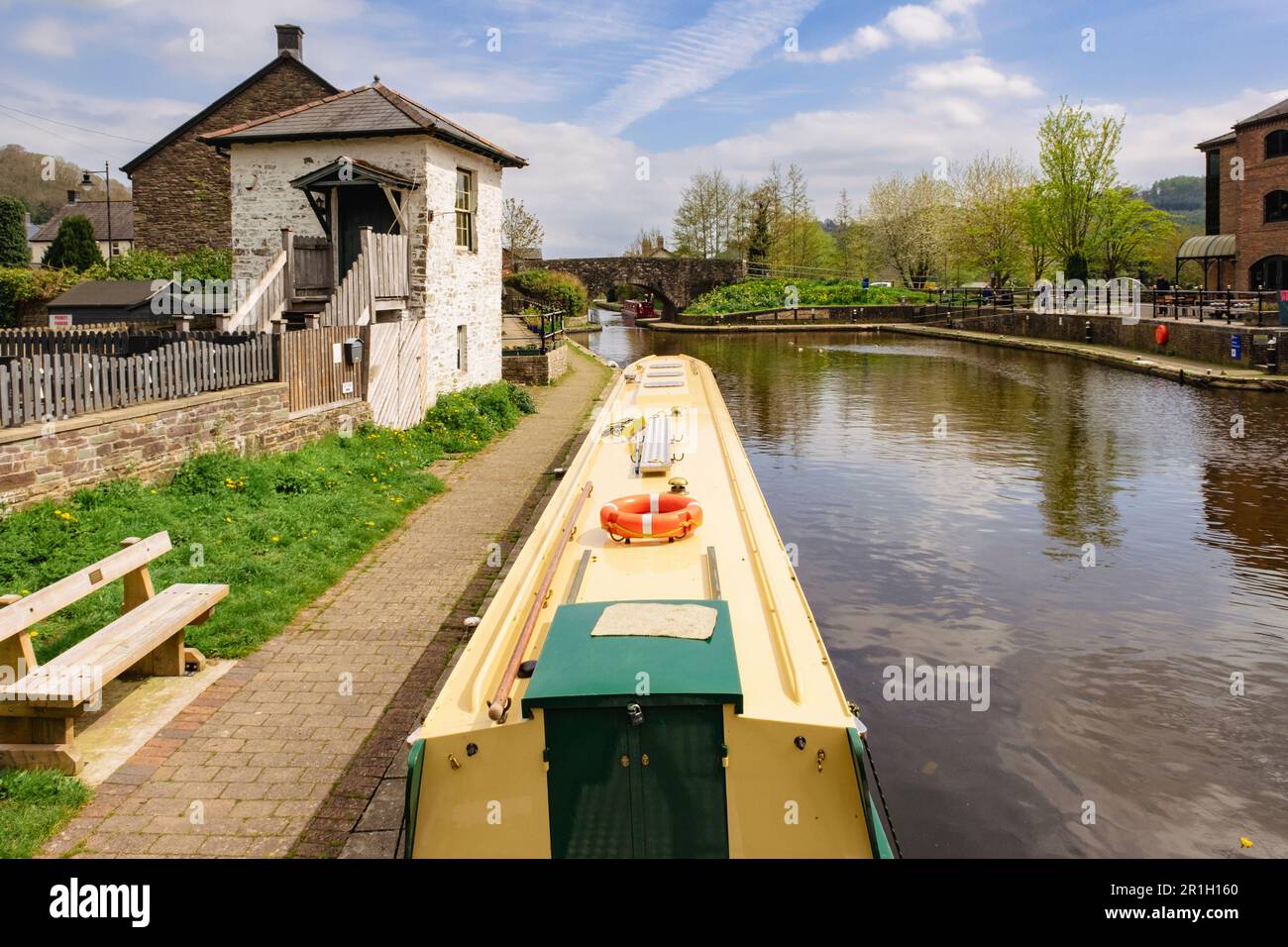 Narrowboat moored in Monmouthshire and Brecon Canal basin in Brecon (Aberhonddu), Powys, Wales, UK, Britain Stock Photo