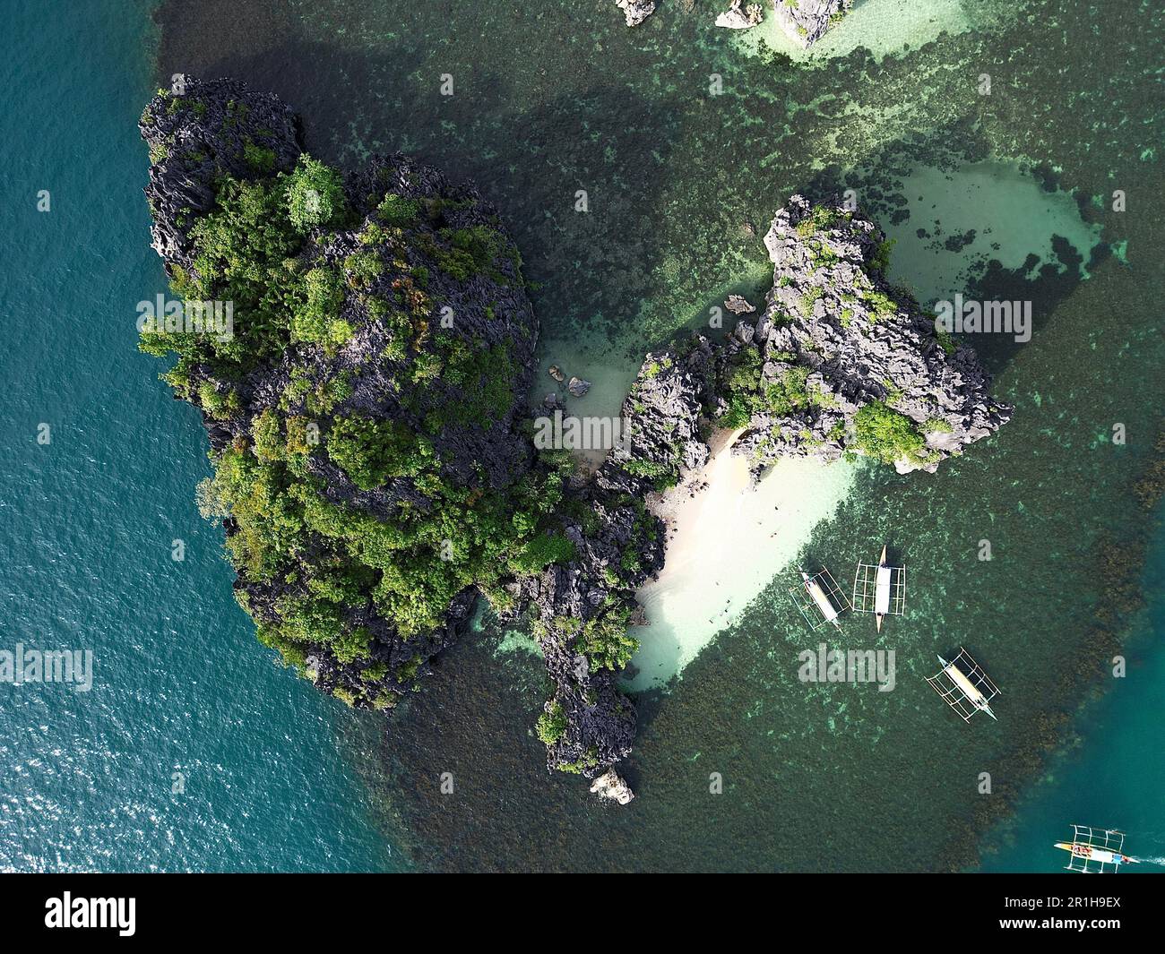 Tropical beach sea waves turquoise hi-res stock photography and images ...