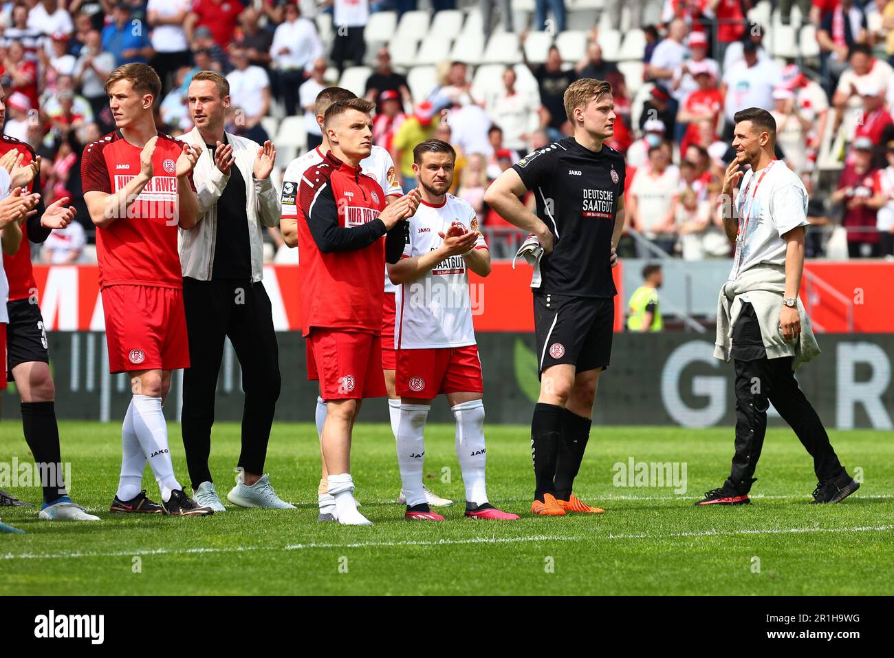 the player's of TSV 1860 Muenchen looks dejected after the 3. Liga News  Photo - Getty Images