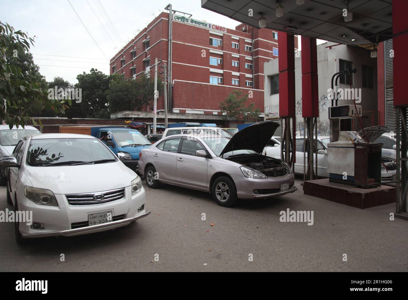 Energy crises dhaka 14may dhaka bangladesh. Due to gas shortage, long queues of vehicel during
