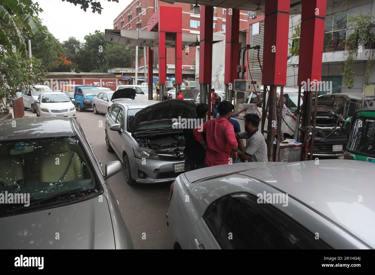 Energy crises dhaka 14may dhaka bangladesh. Due to gas shortage, long queues of vehicel during