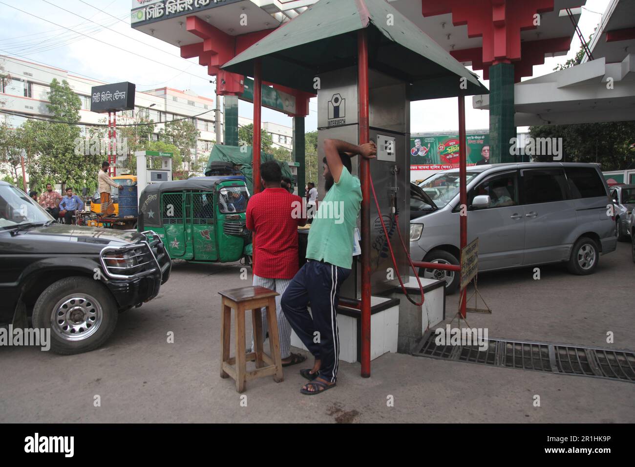 Energy crises dhaka 14may dhaka bangladesh. Due to gas shortage, long queues of vehicel during