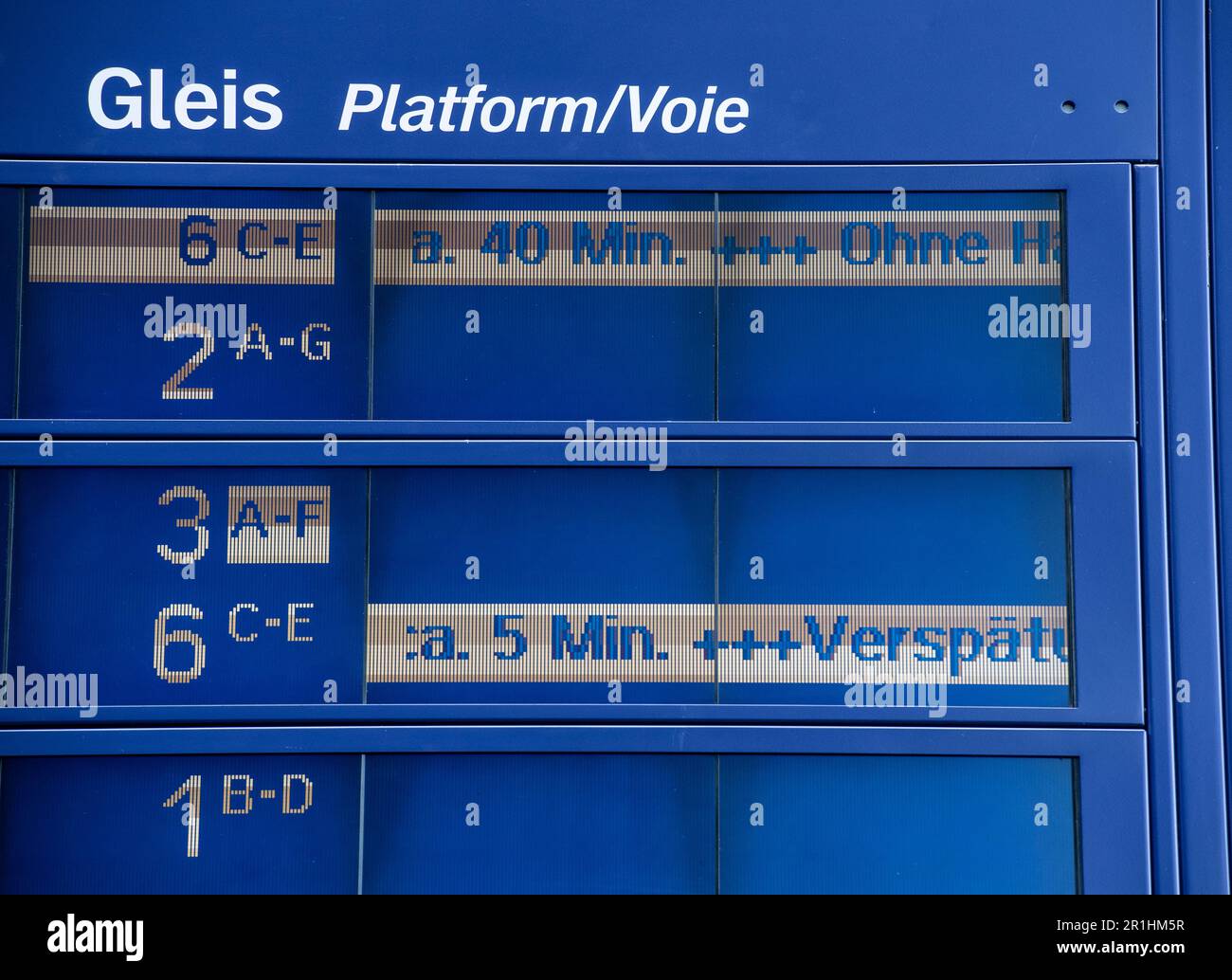 Berlin, Germany. 14th May, 2023. The display at Berlin's main train station shows two delays