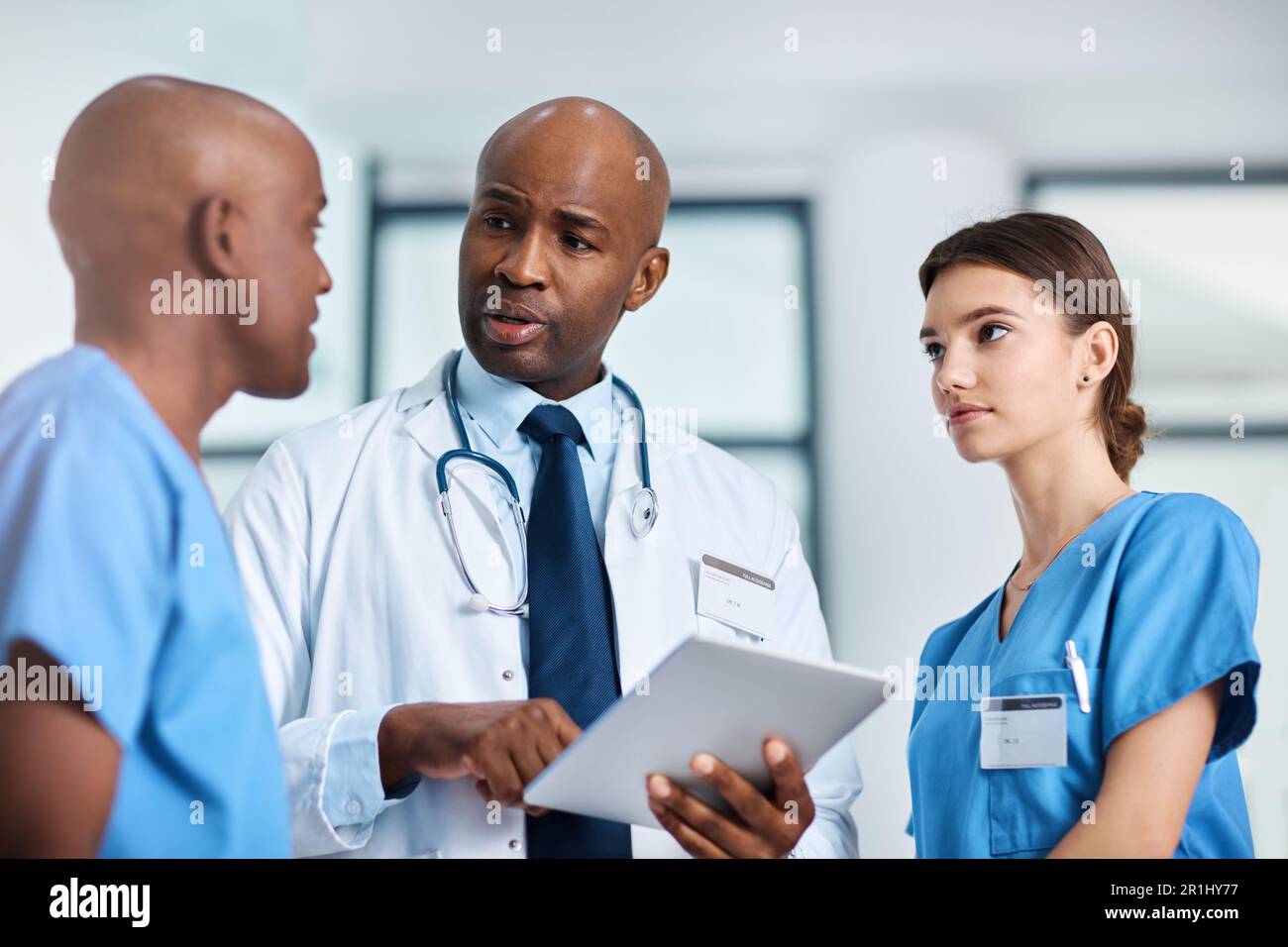 Group discussion adults hi-res stock photography and images - Alamy