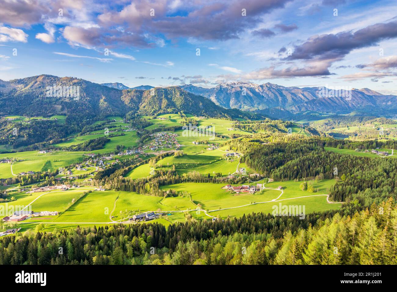 Vorderstoder: village Vorderstoder, mountain Sengsengebirge, from viewing platform Stoderer Weitblick in Pyhrn-Priel, Oberösterreich, Upper Austria, A Stock Photo