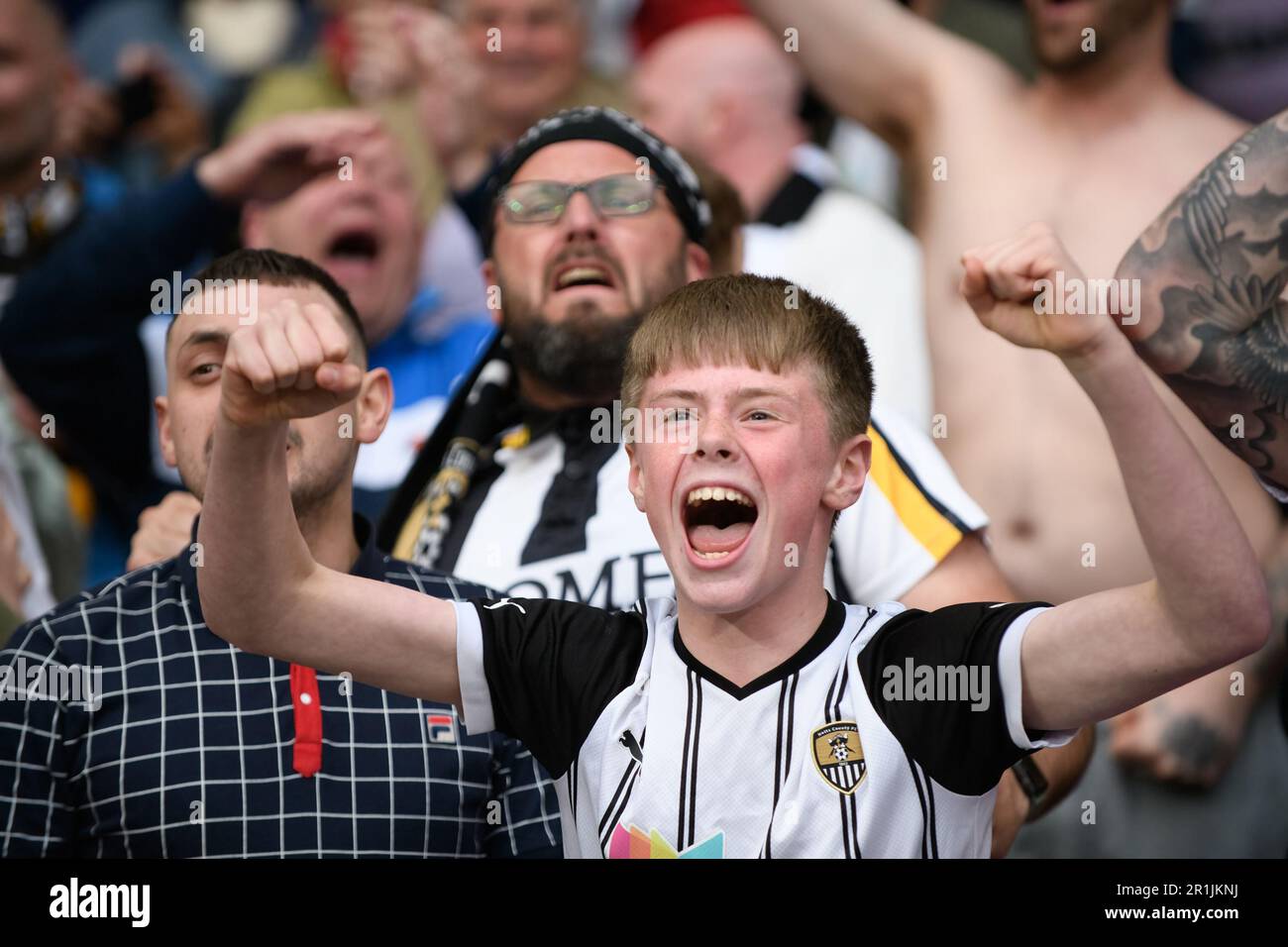 Wembley Stadium, London, UK. 13 May 2023 at 1530hrs. Notts County FC v Chesterfield FC - Vanarama National League Play Off Final.  Notts County fans celebrate.  Picture: Mark Dunn/Alamy, Stock Photo