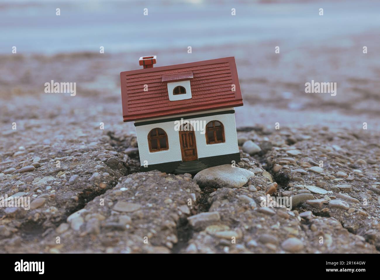 Model earthquake damage house hi-res stock photography and images - Alamy