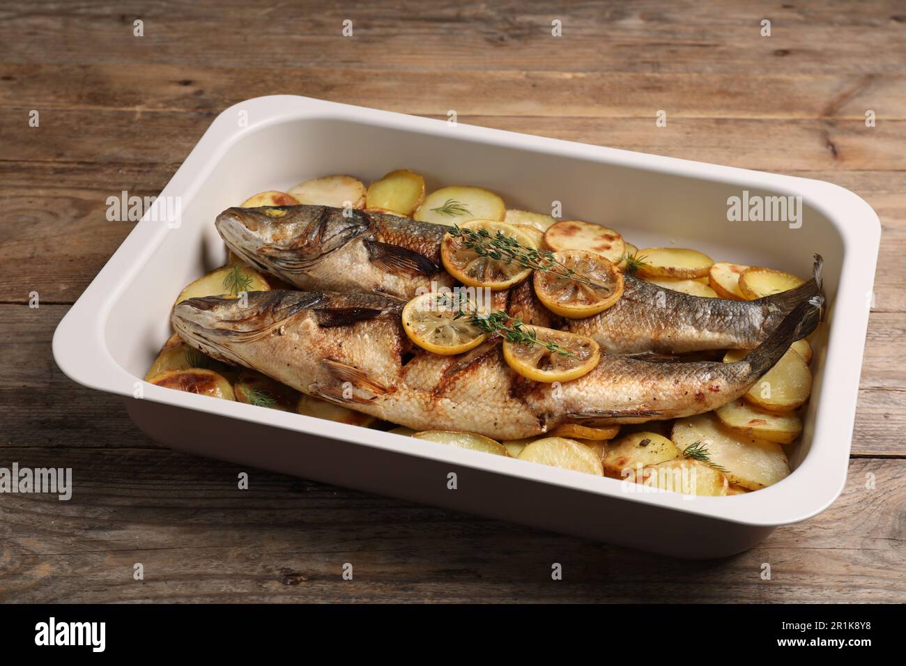 Fish tray bake hi-res stock photography and images - Page 3 - Alamy