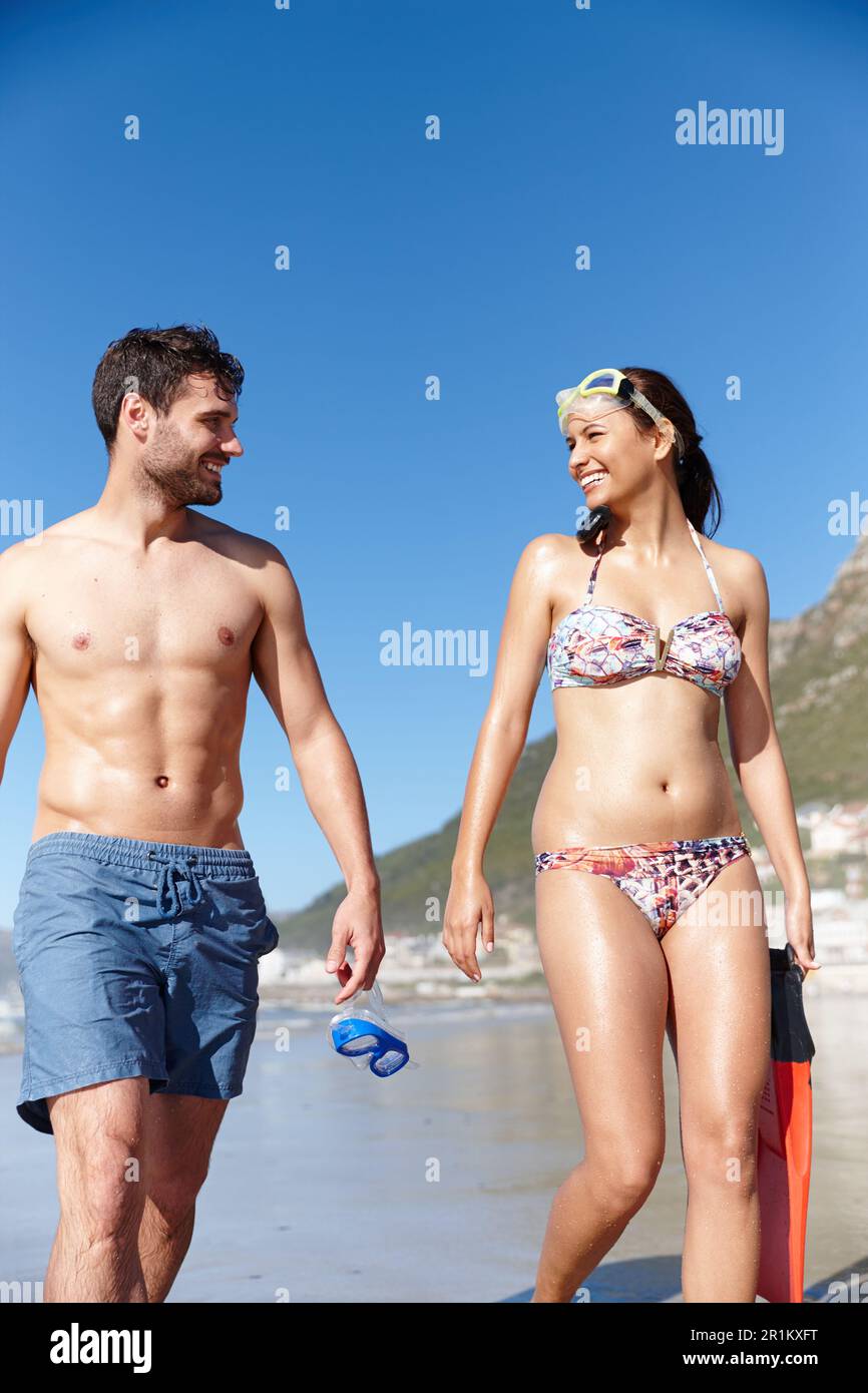 Boyfriend girlfriend bikini hi-res stock photography and images