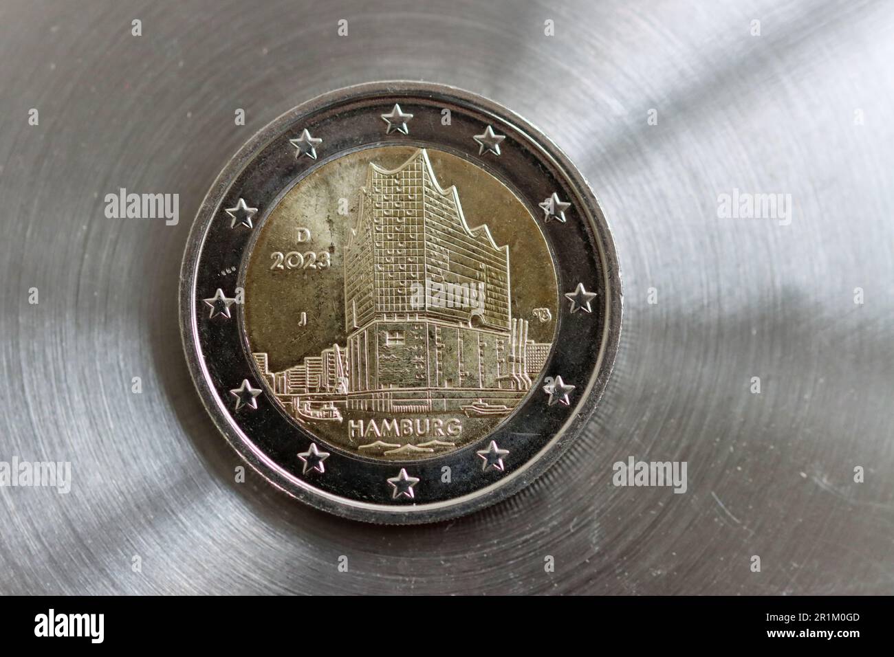 Elbphilharmonie Hamburg auf einer 2-Euro-Münze Stock Photo