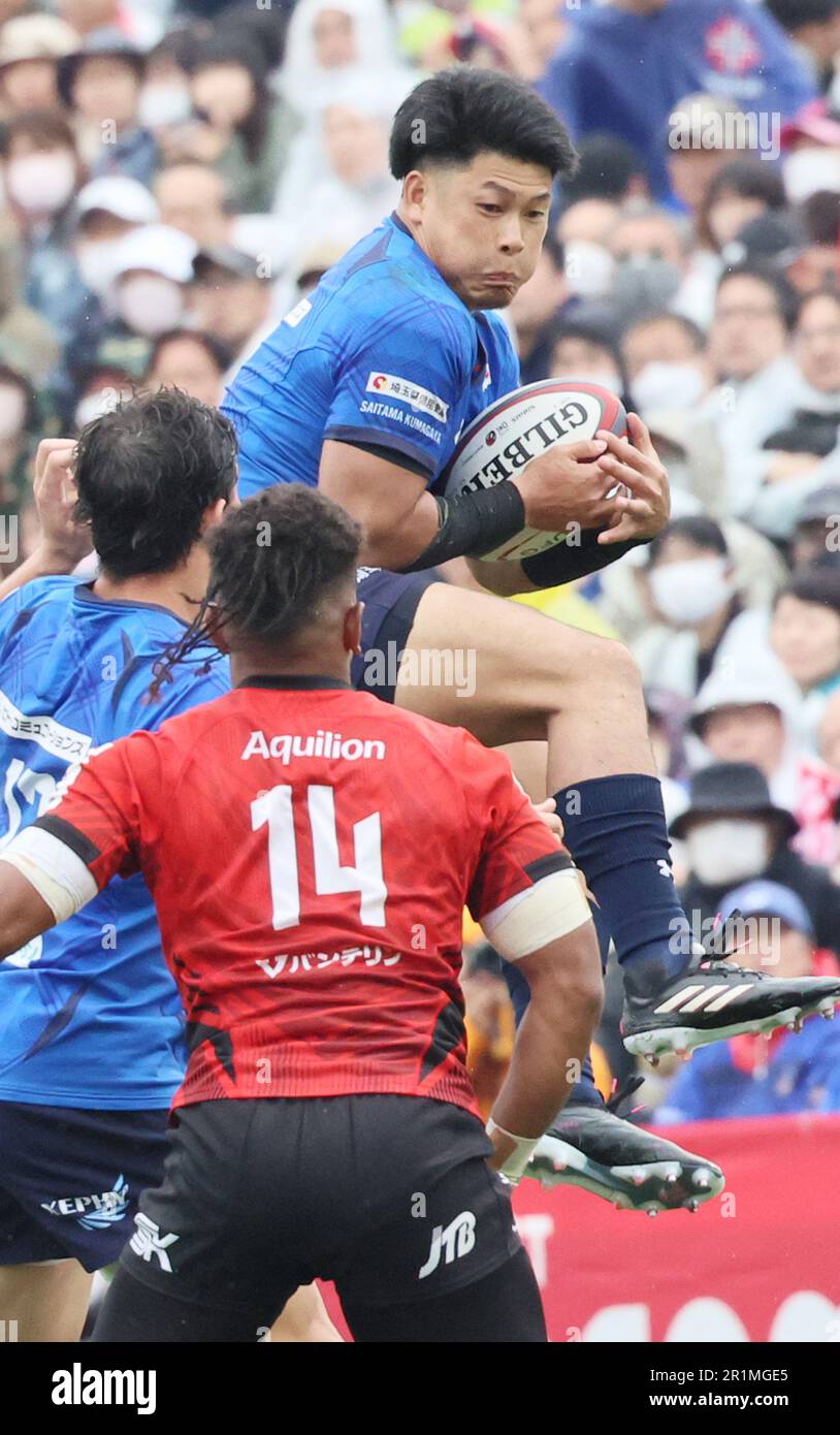 May 7, 2022, Kumagaya, Japan - Saitama Panasonic Wild Knights fly half  Rikiya Matsuda carries the ball at the game of Japan's professional rugby  league Japan Rugby League One division one between