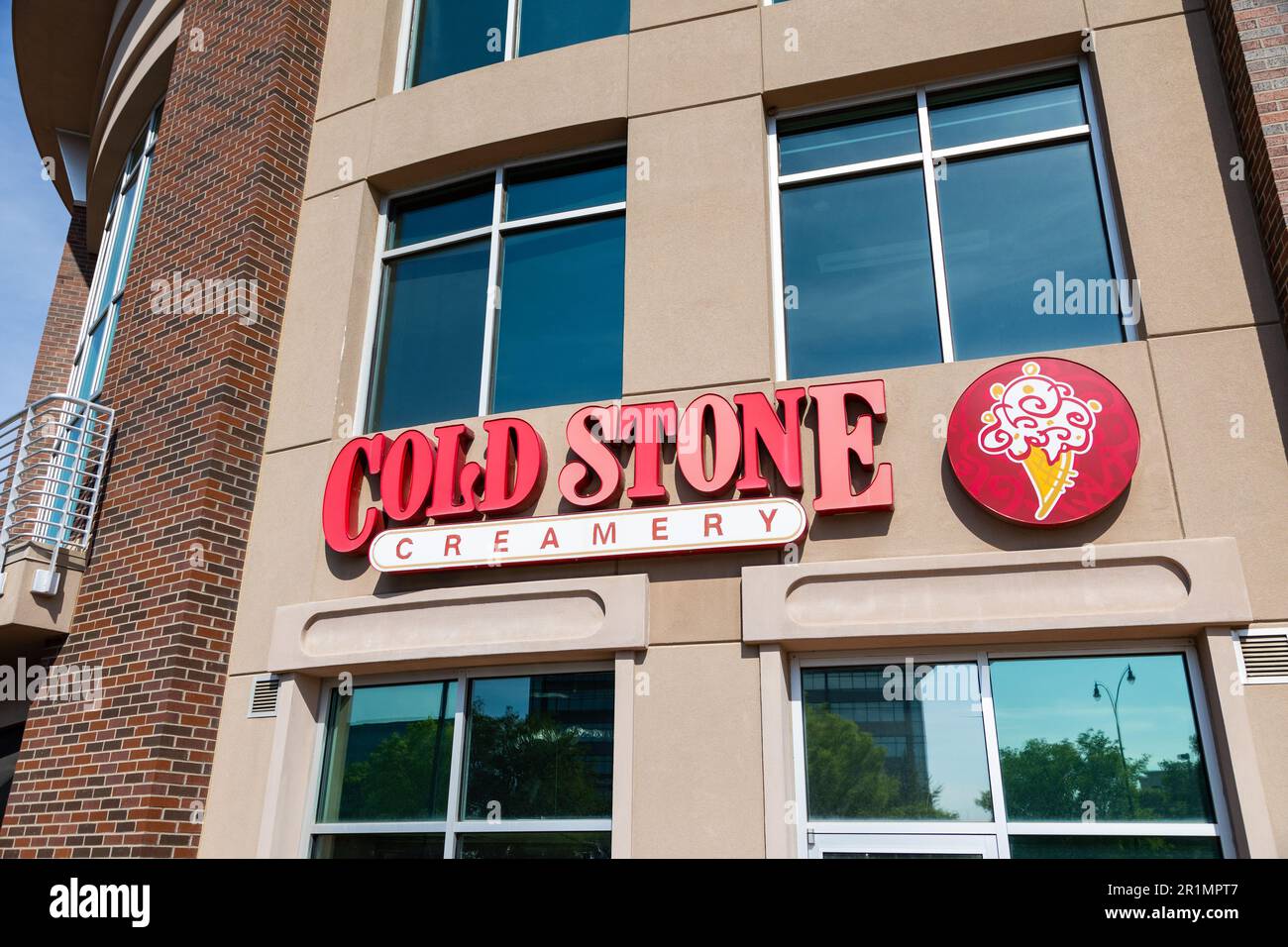 Rogers, AR - May 2023: Cold Stone Creamery store that serves Ice Cream based desserts. Stock Photo