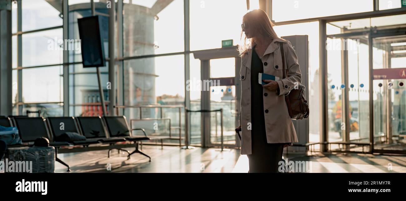 Woman airport holding documents hi-res stock photography and images - Alamy