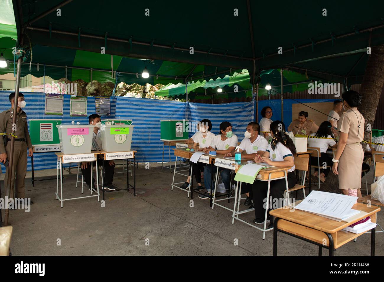 Bangkok, Thailand. 14th May, 2023. polling station staff Check the order before opening for the public to vote in the general election at 8:00 AM on the morning of 14 May 2023, at polling station in Bangkok, Thailand. (Photo by Teera Noisakran/Pacific Press) Credit: Pacific Press Media Production Corp./Alamy Live News Stock Photo
