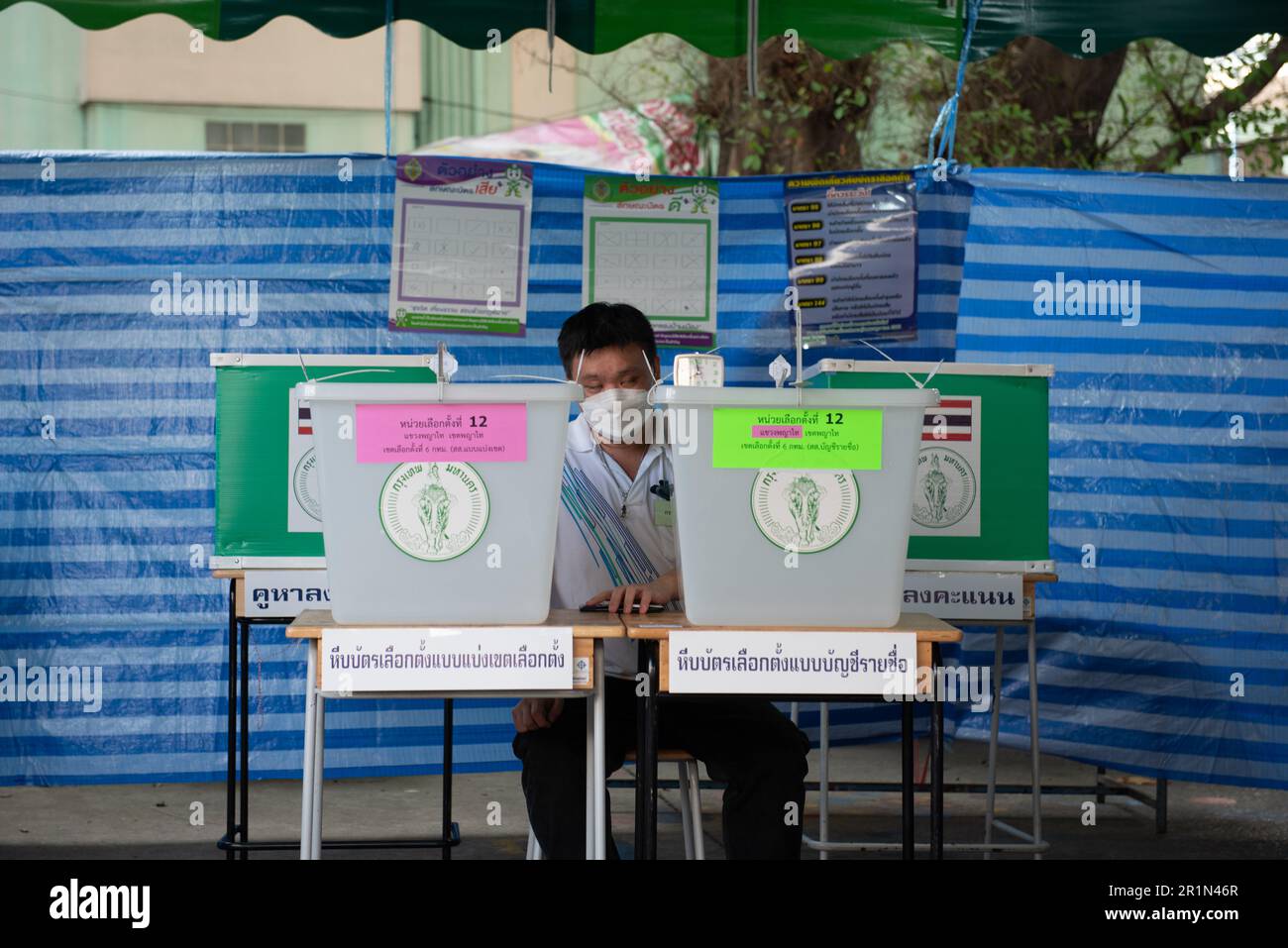 Bangkok, Thailand. 14th May, 2023. Voters of the election, come to vote for Elections to the House of Representatives, at polling station in Bangkok, on Sunday May 14, 2023. (Photo by Teera Noisakran/Pacific Press) Credit: Pacific Press Media Production Corp./Alamy Live News Stock Photo