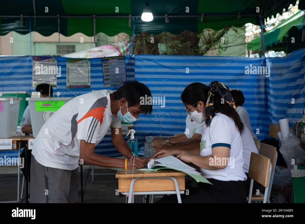 Bangkok, Thailand. 14th May, 2023. Voters of the election, come to vote for Elections to the House of Representatives, at polling station in Bangkok, on Sunday May 14, 2023. (Photo by Teera Noisakran/Pacific Press) Credit: Pacific Press Media Production Corp./Alamy Live News Stock Photo